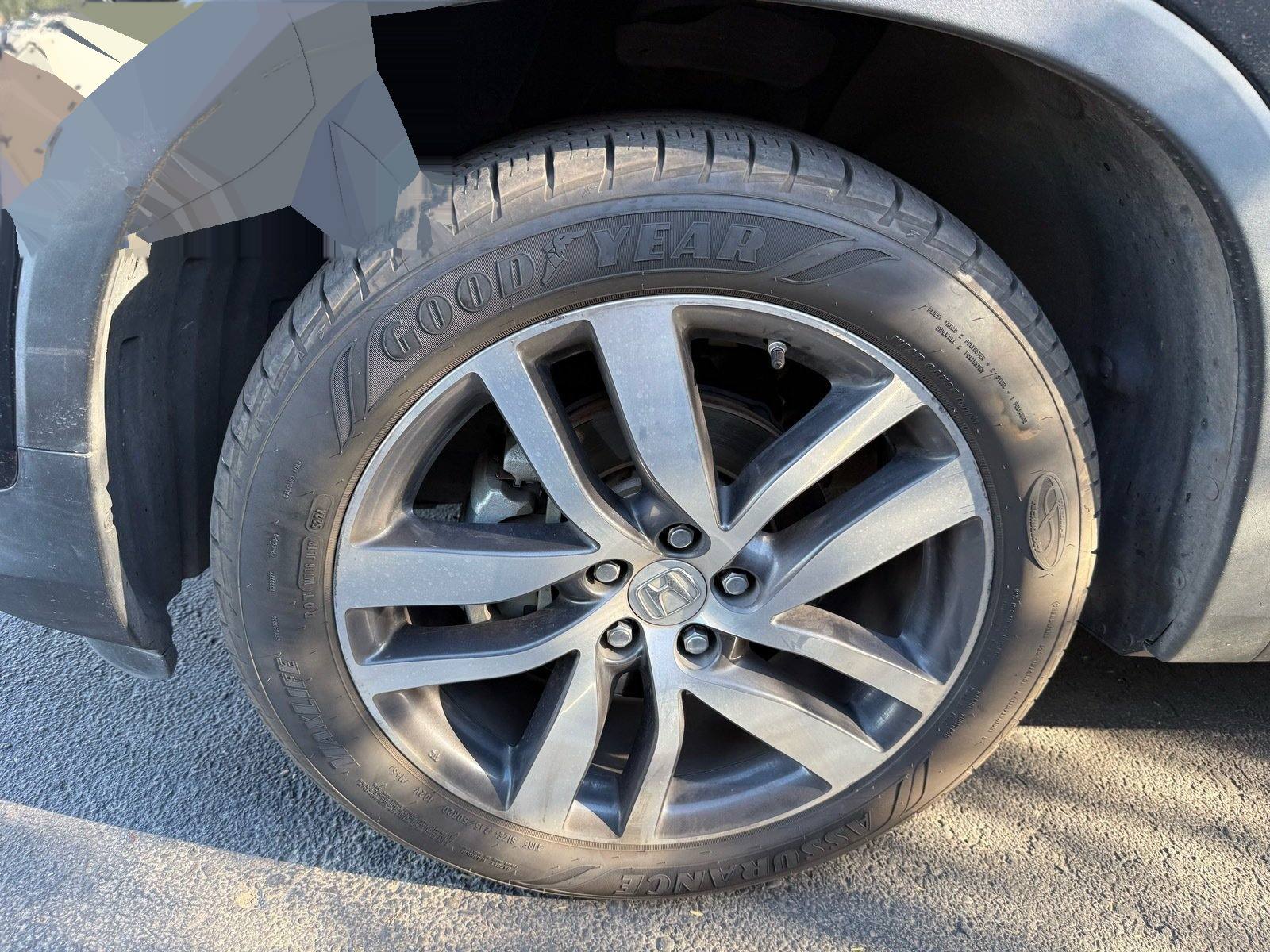 2017 Honda Pilot Touring — photo 5 thumbnail