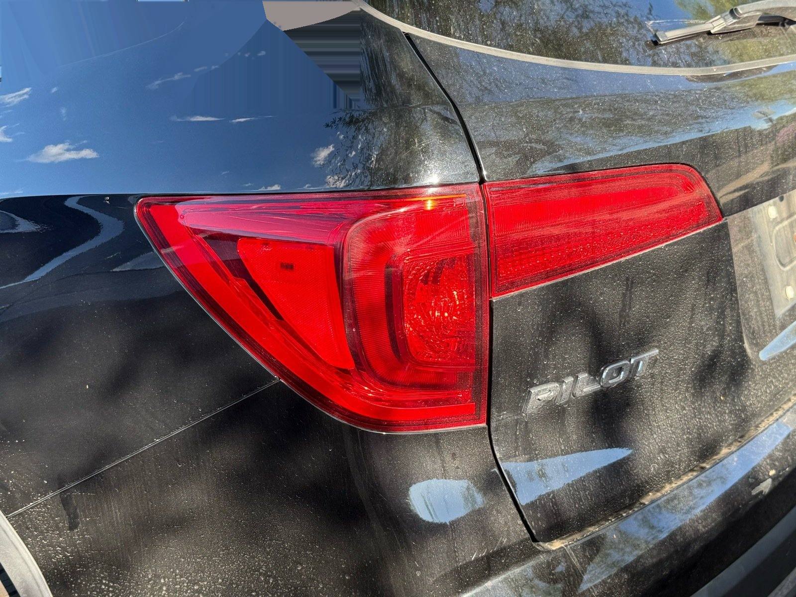 2017 Honda Pilot Touring — photo 7 thumbnail