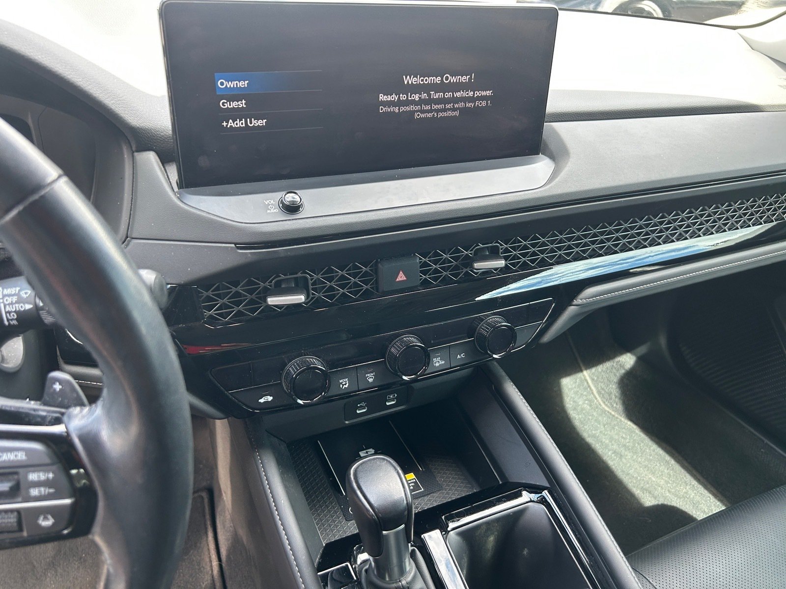 2024 Honda Accord Hybrid Touring — photo 7 thumbnail