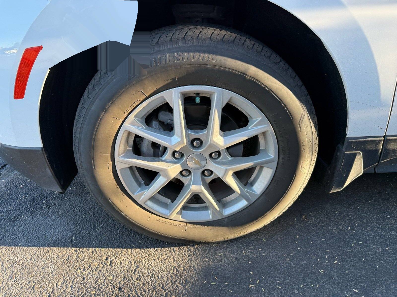 2023 Chevrolet Equinox LS — photo 5 thumbnail