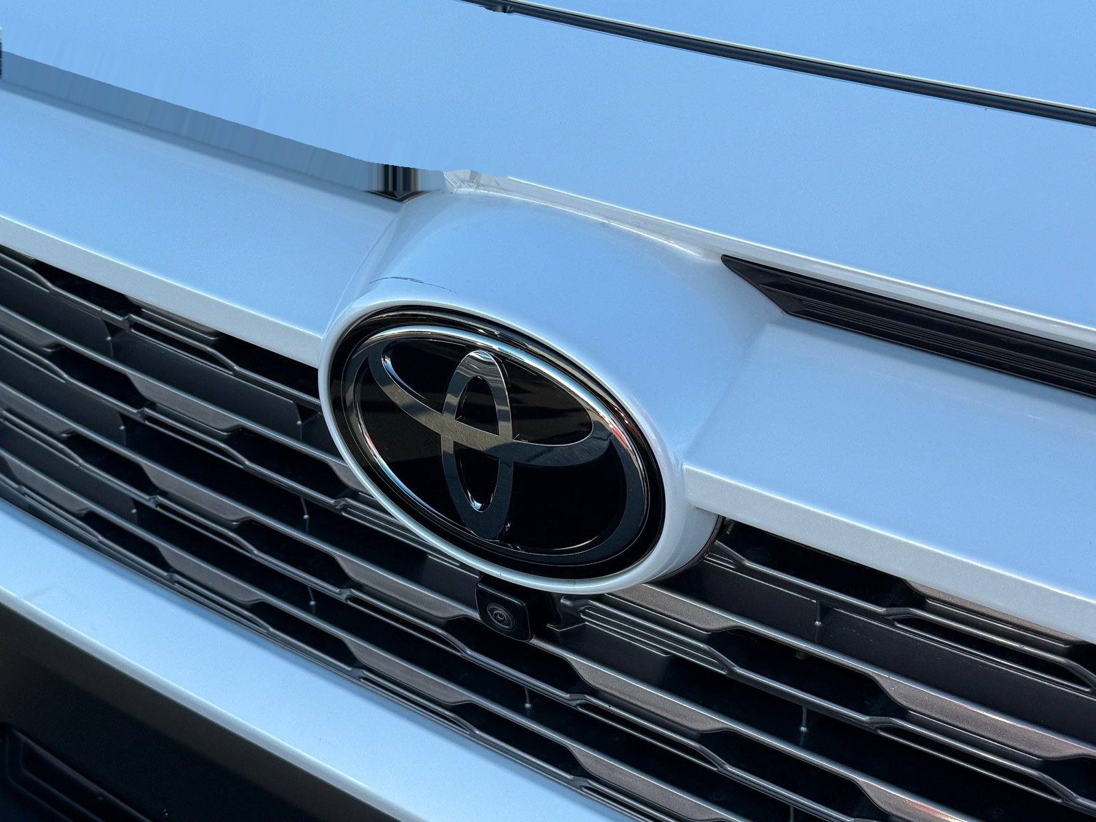2023 Toyota RAV4 Limited — photo 6 thumbnail