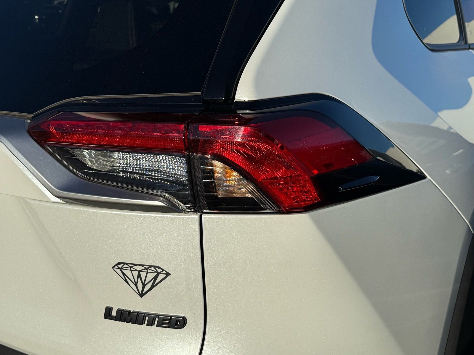 2023 Toyota RAV4 Limited — photo 8 thumbnail