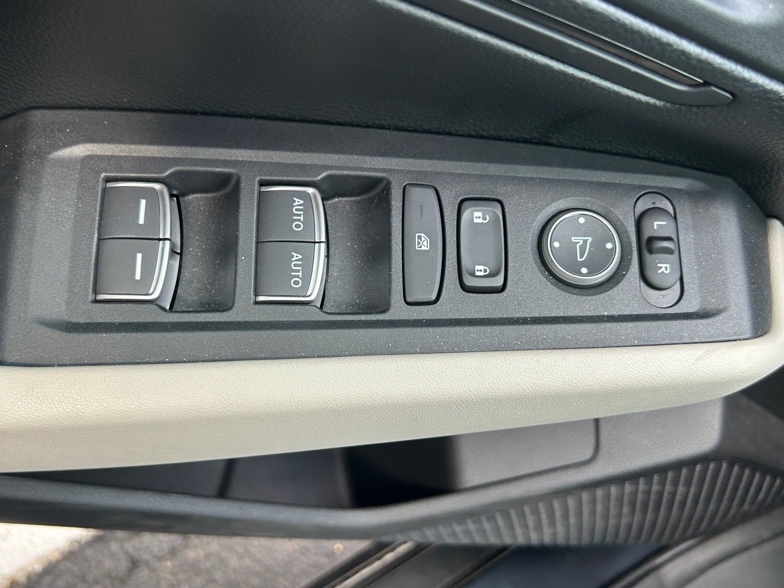 2025 Honda Accord Sedan LX — photo 8 thumbnail