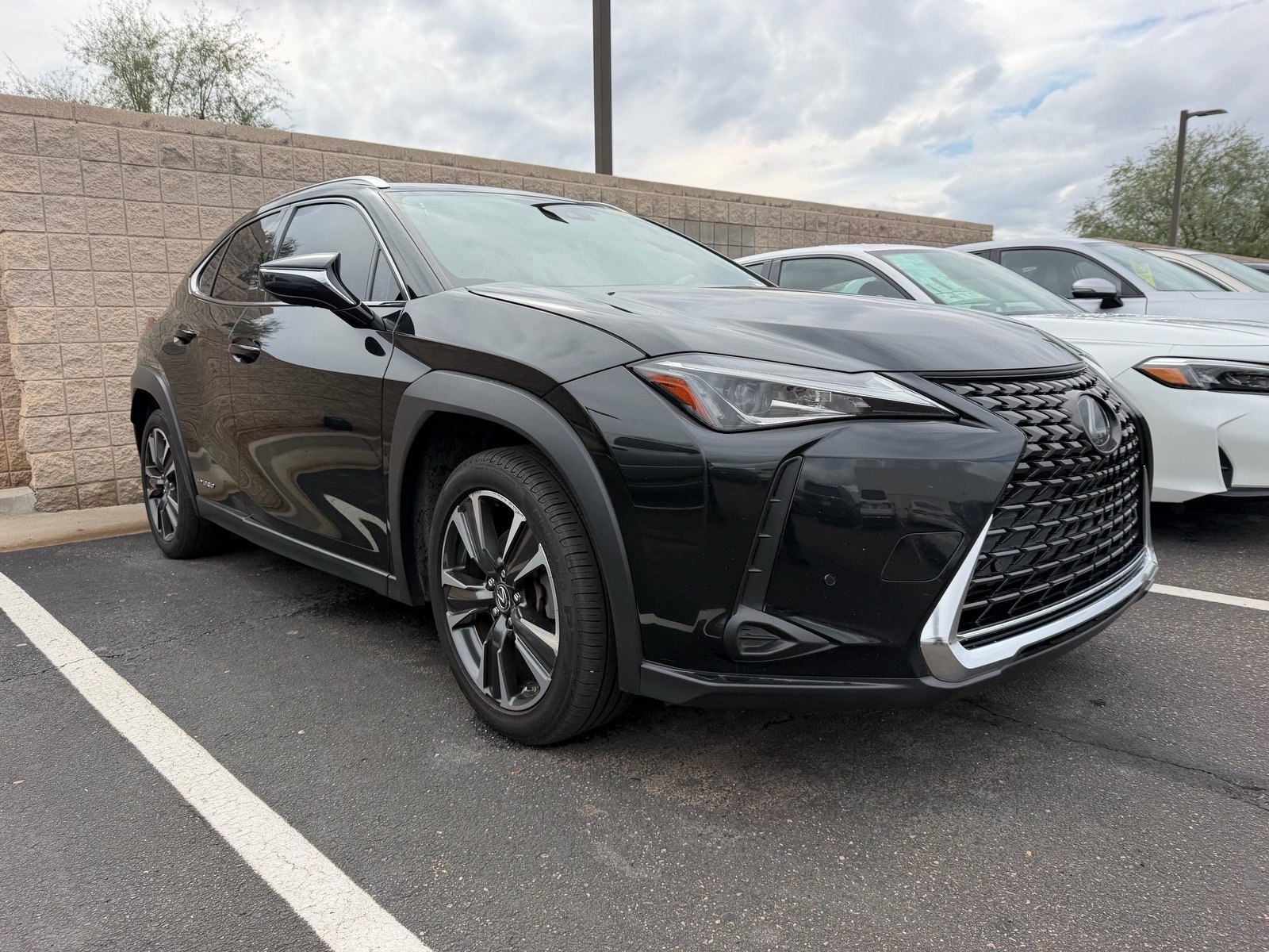 2019 Lexus UX 250h Base — photo 4 thumbnail