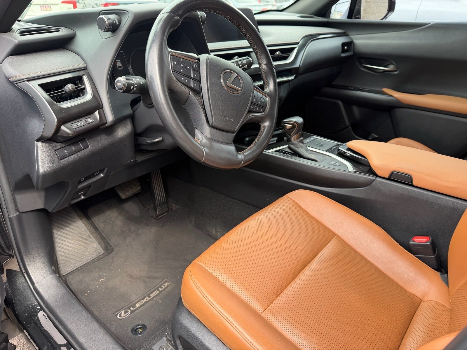 2019 Lexus UX 250h Base — photo 7 thumbnail
