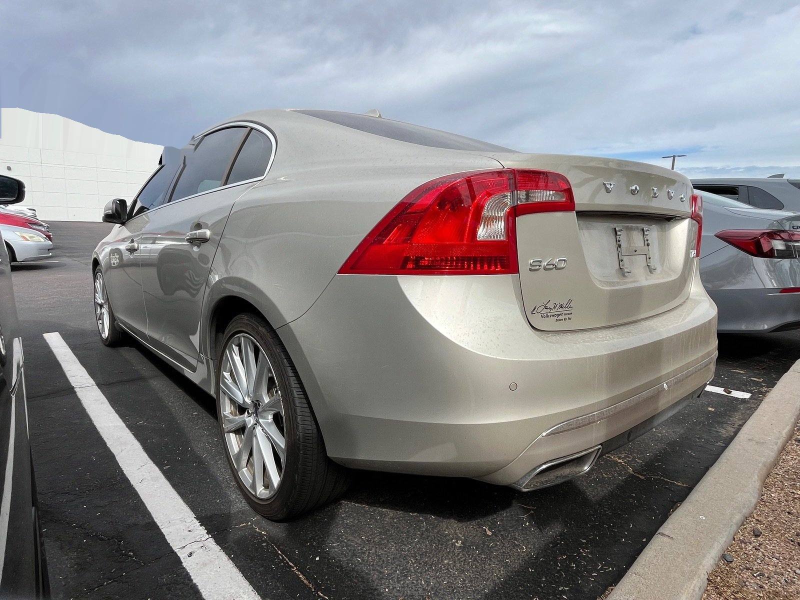 2017 Volvo S60 Inscription T5 — photo 2 thumbnail
