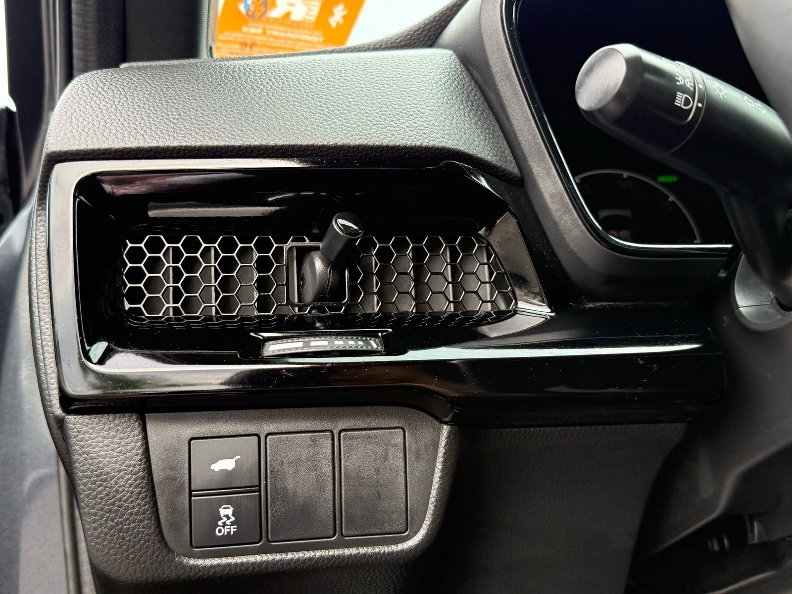 2025 Honda CR-V Hybrid Sport Touring — photo 15 thumbnail
