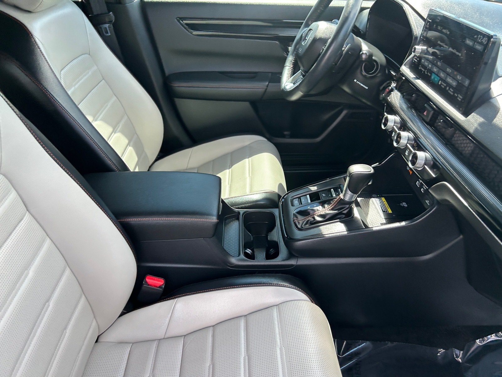 2025 Honda CR-V Hybrid Sport Touring — photo 12 thumbnail