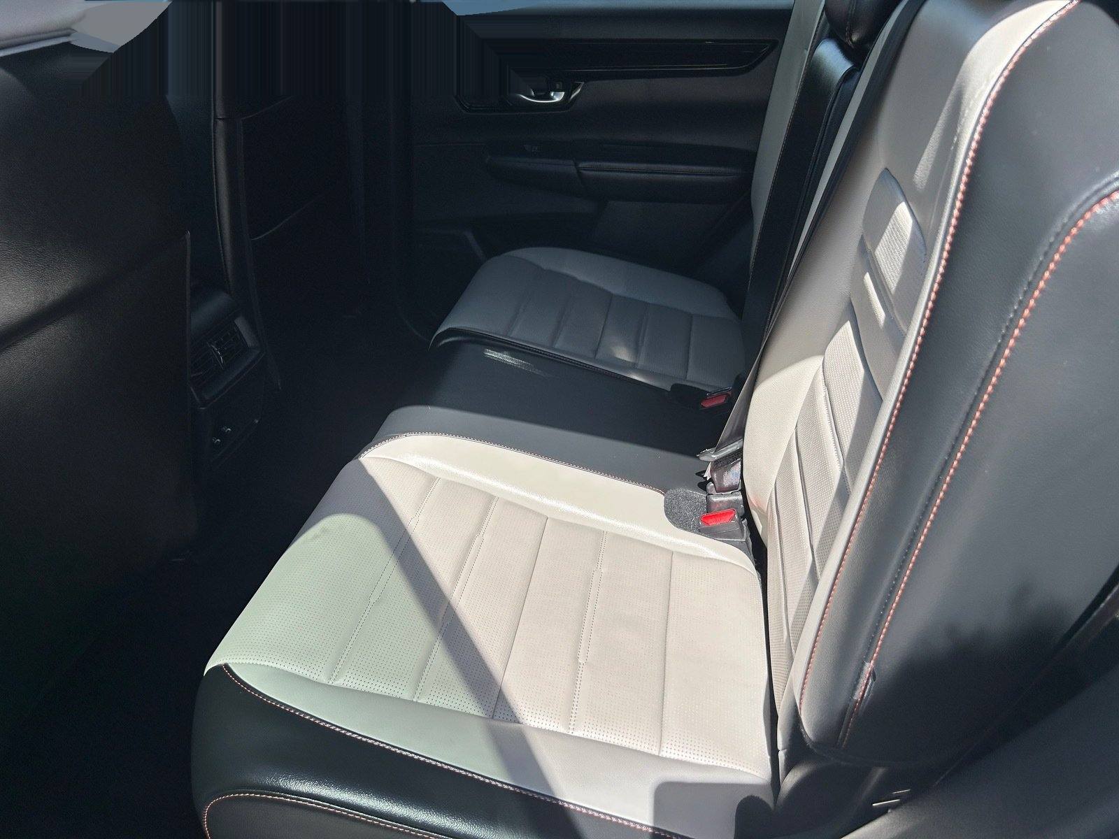 2025 Honda CR-V Hybrid Sport Touring — photo 17 thumbnail
