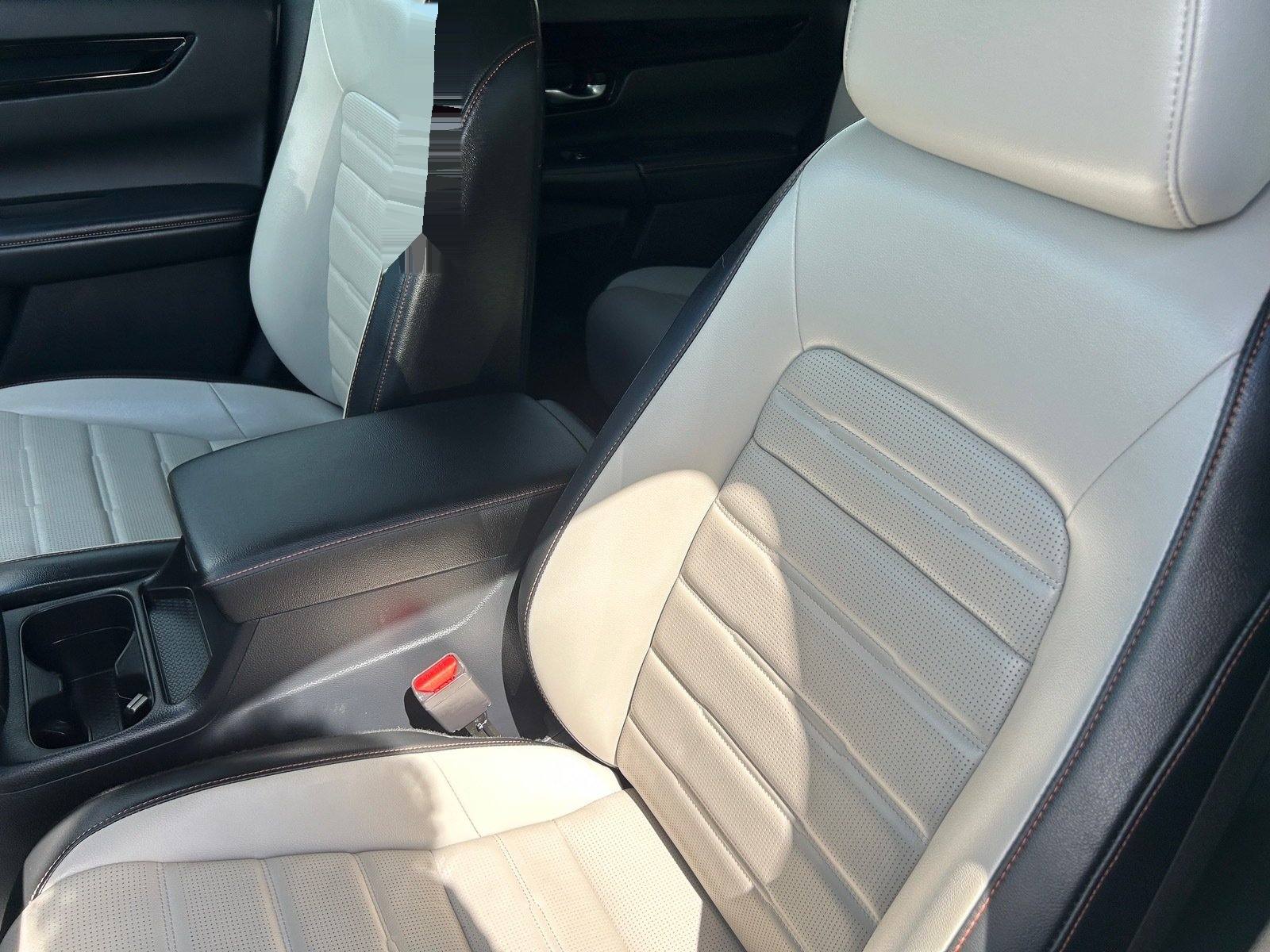 2025 Honda CR-V Hybrid Sport Touring — photo 18 thumbnail