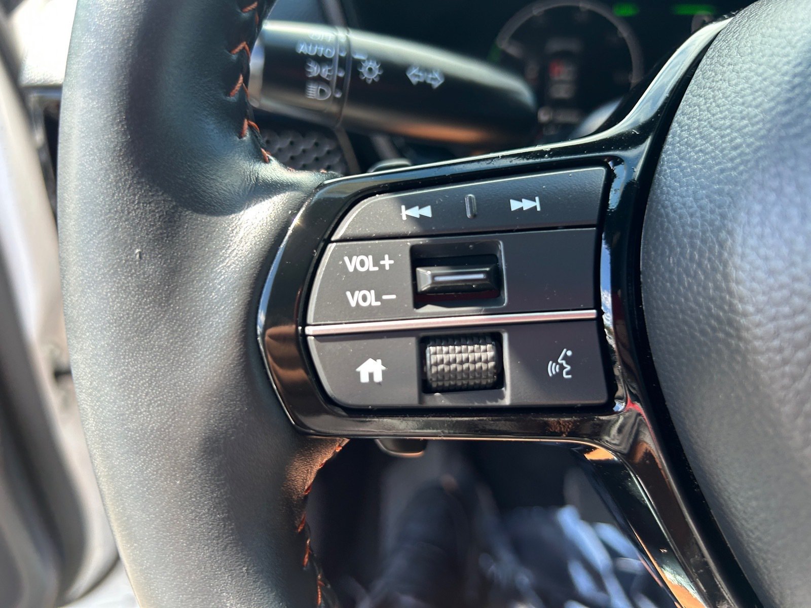 2025 Honda CR-V Hybrid Sport Touring — photo 30 thumbnail