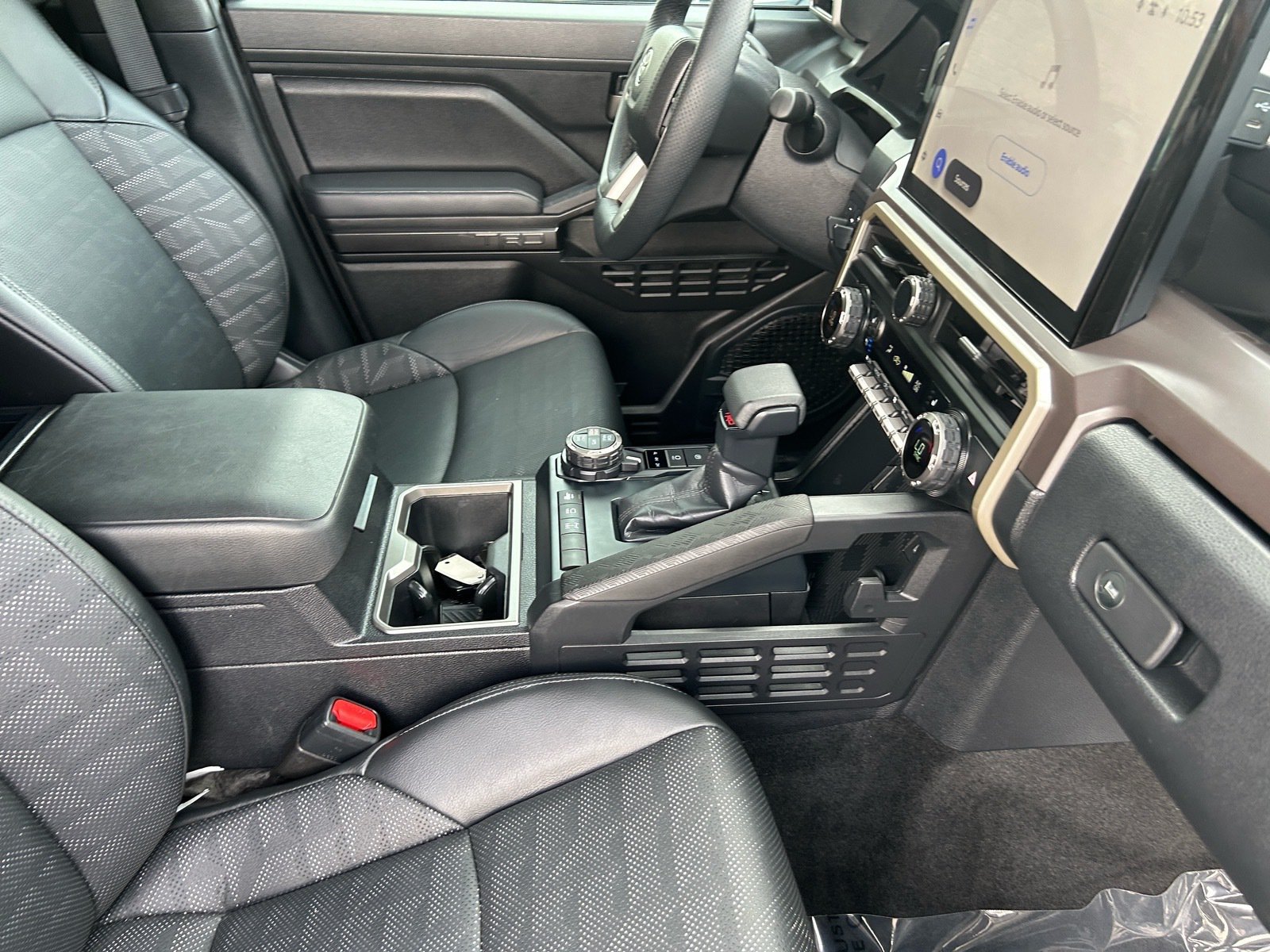 2024 Toyota Tacoma TRD Off-Road — photo 12 thumbnail