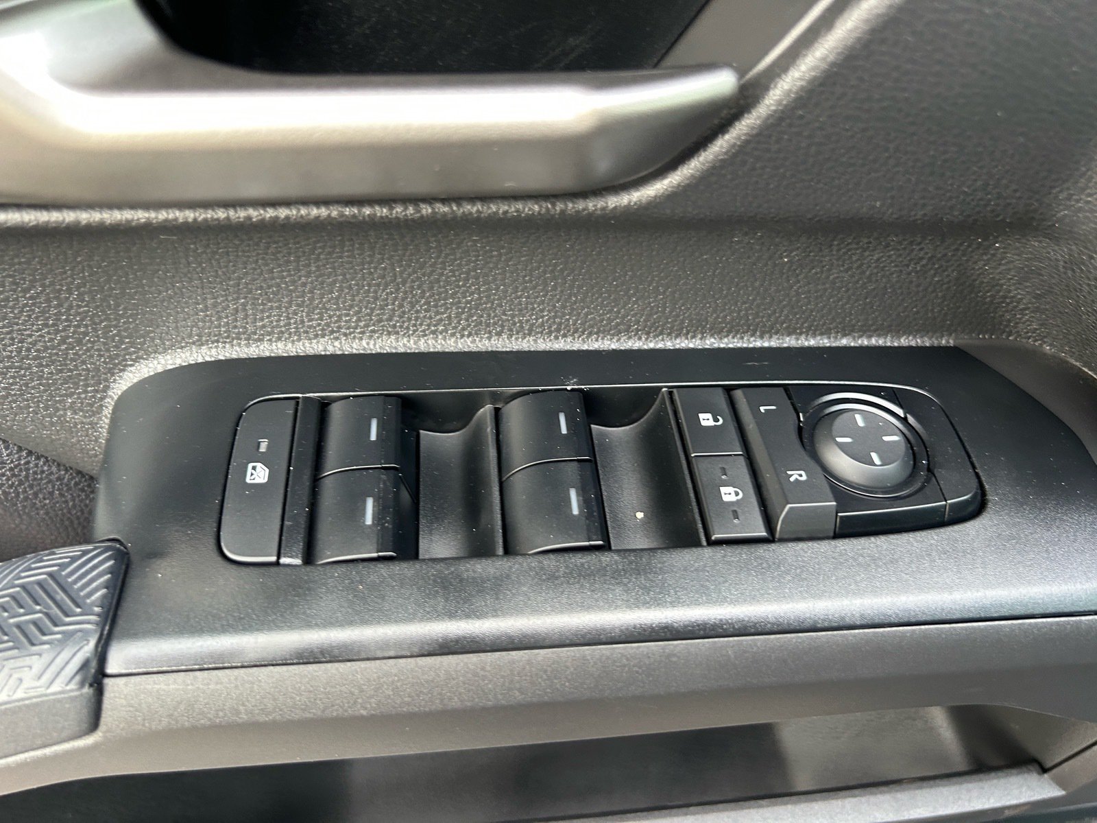 2024 Toyota Tacoma TRD Off-Road — photo 21 thumbnail