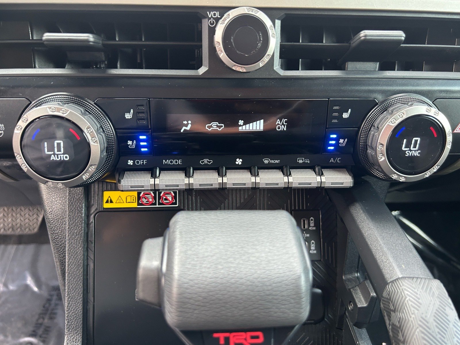 2024 Toyota Tacoma TRD Off-Road — photo 25 thumbnail