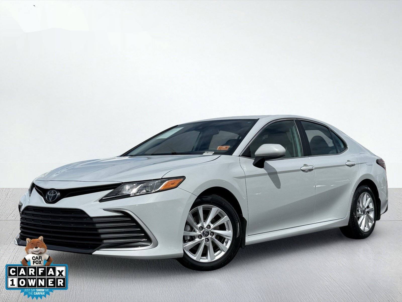 2024 Toyota Camry LE — photo 1
