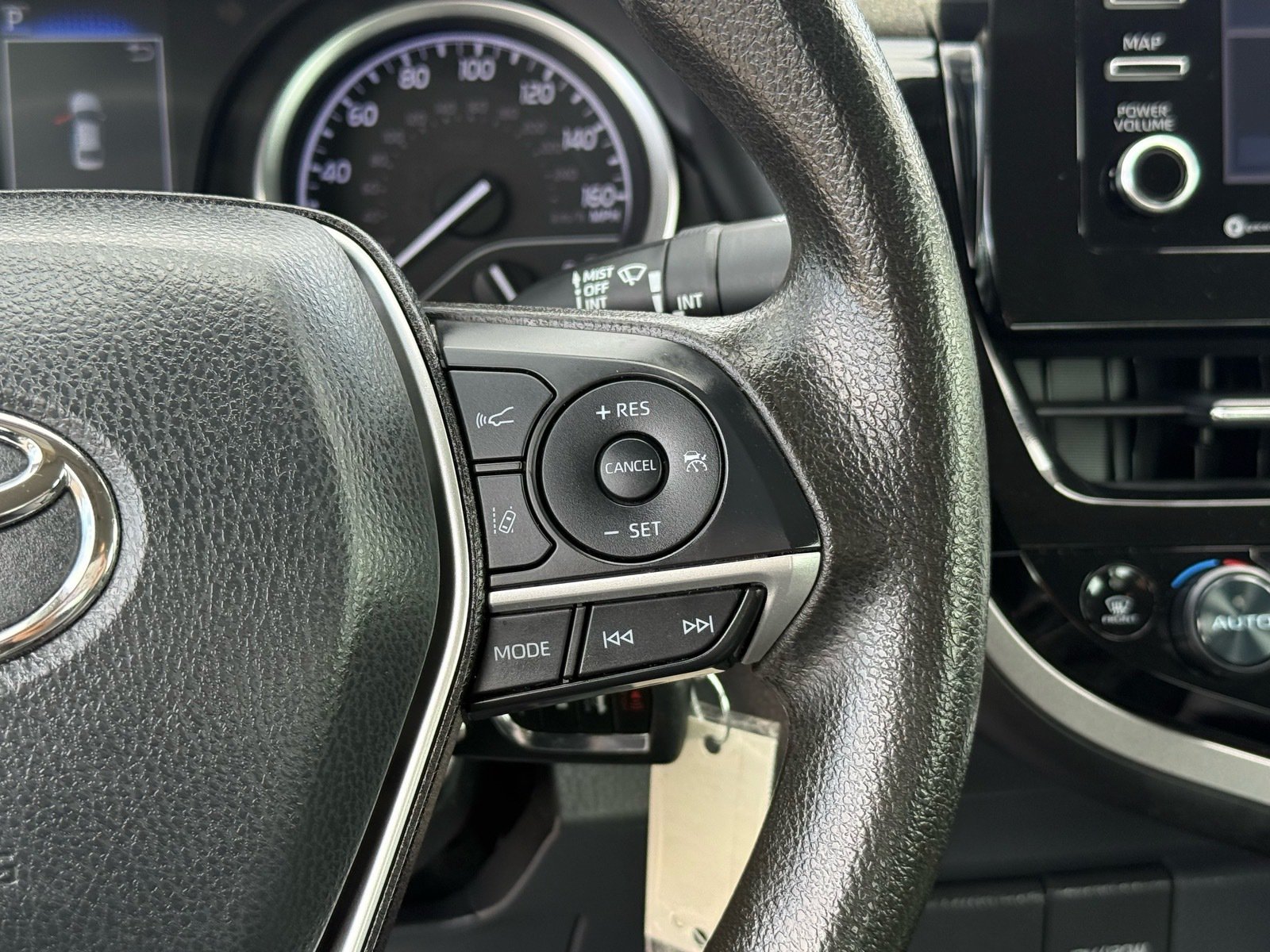 2024 Toyota Camry LE — photo 17 thumbnail
