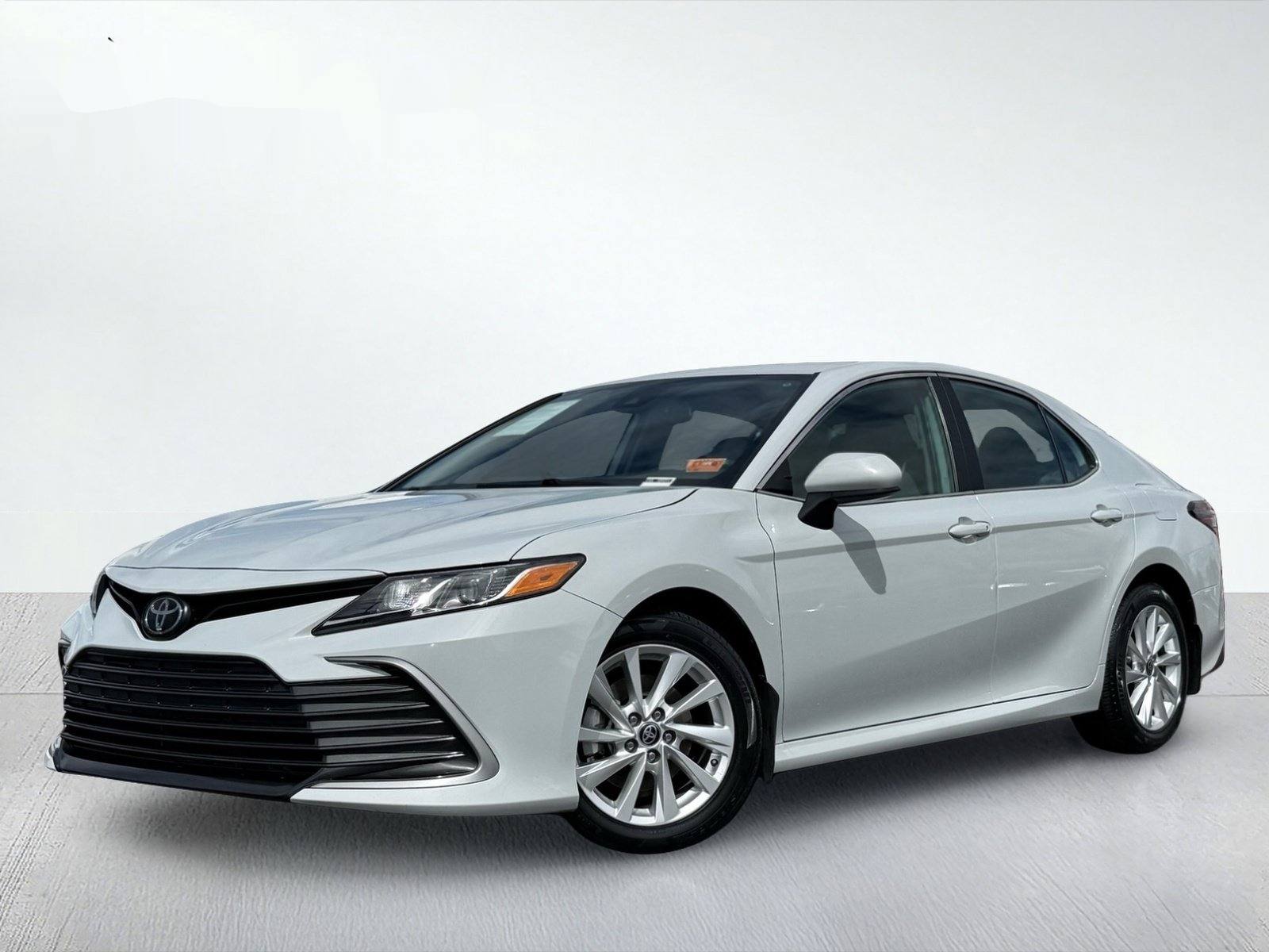 2024 Toyota Camry LE — photo 2 thumbnail