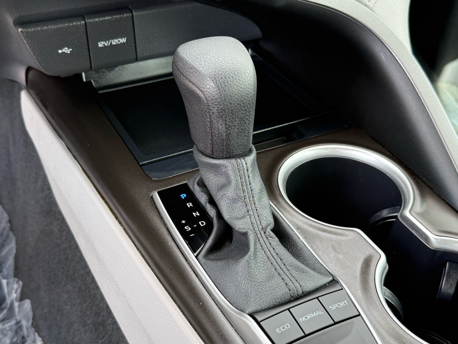 2024 Toyota Camry LE — photo 24 thumbnail