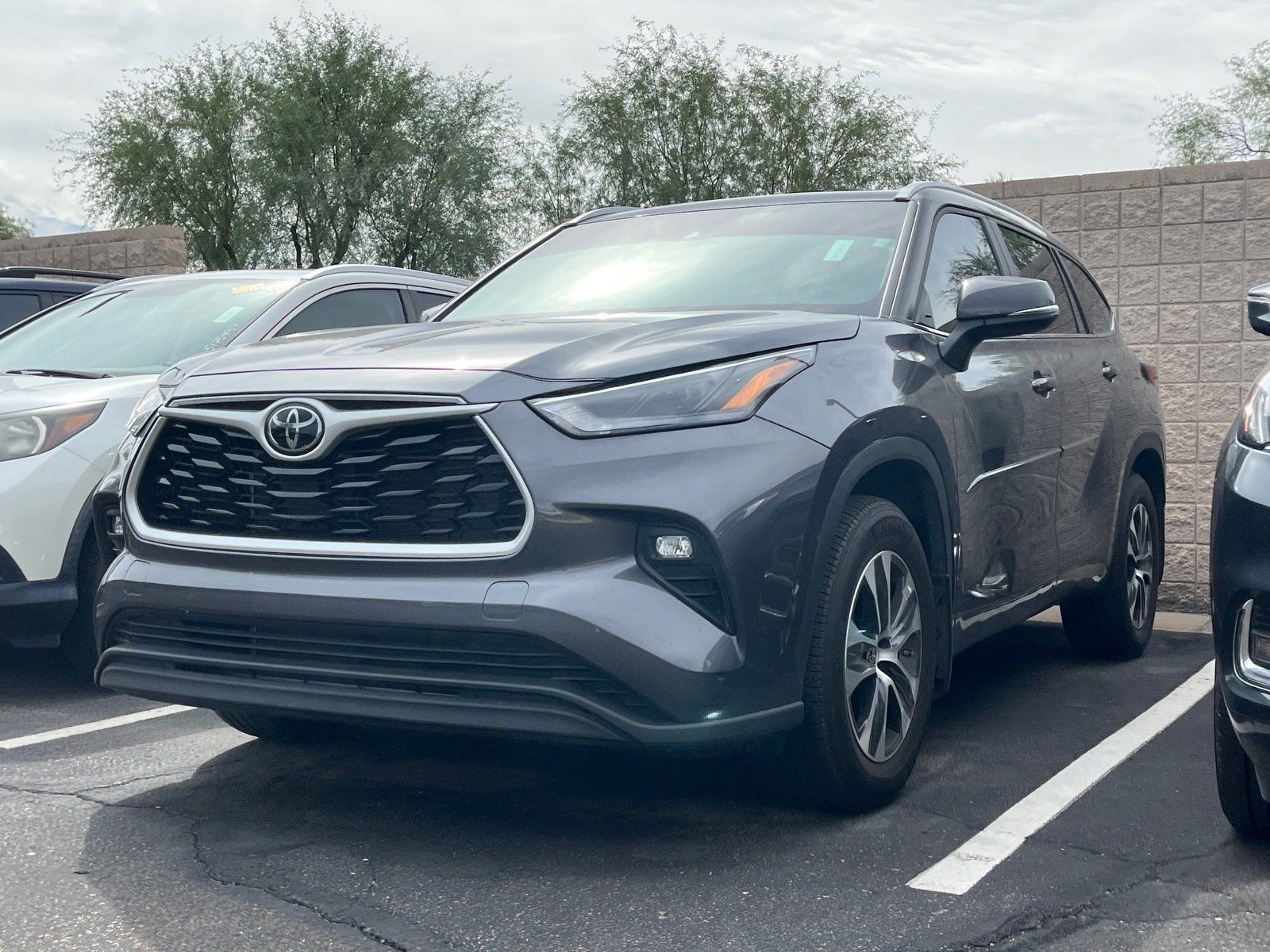 2023 Toyota Highlander XLE — photo 1