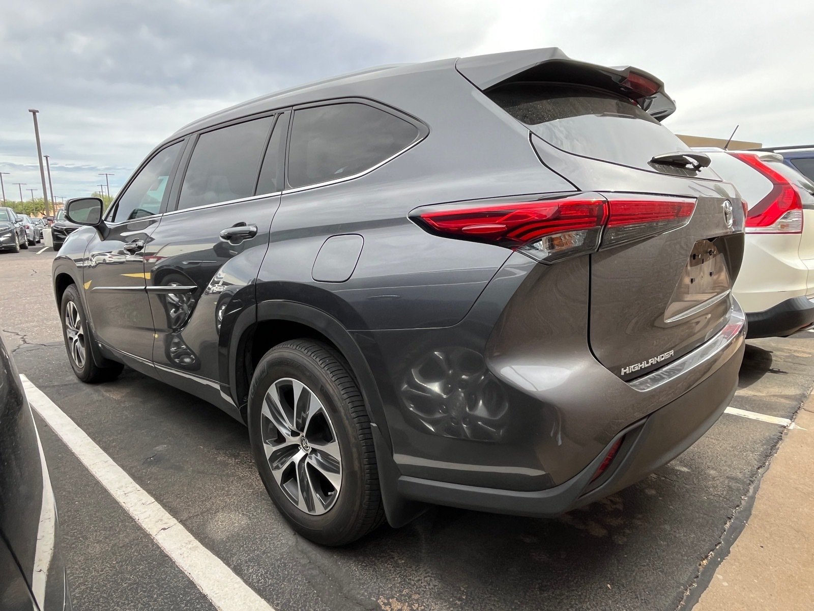 2023 Toyota Highlander XLE — photo 2 thumbnail