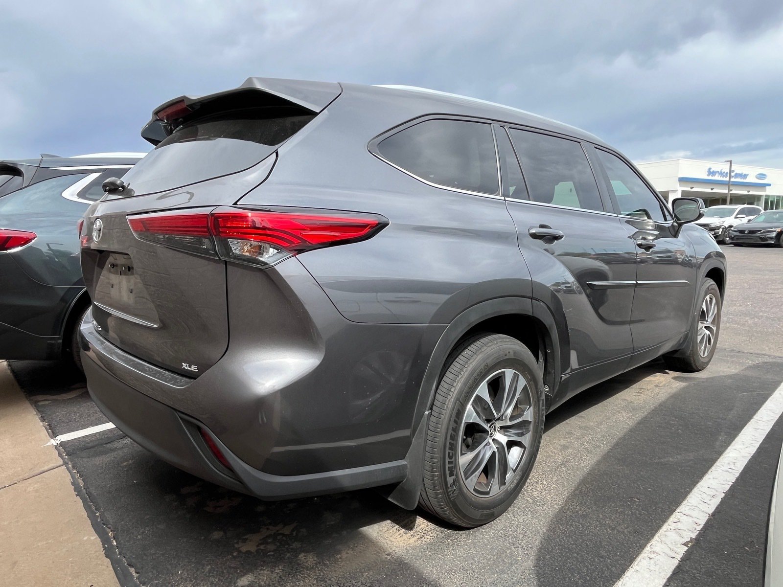 2023 Toyota Highlander XLE — photo 3 thumbnail