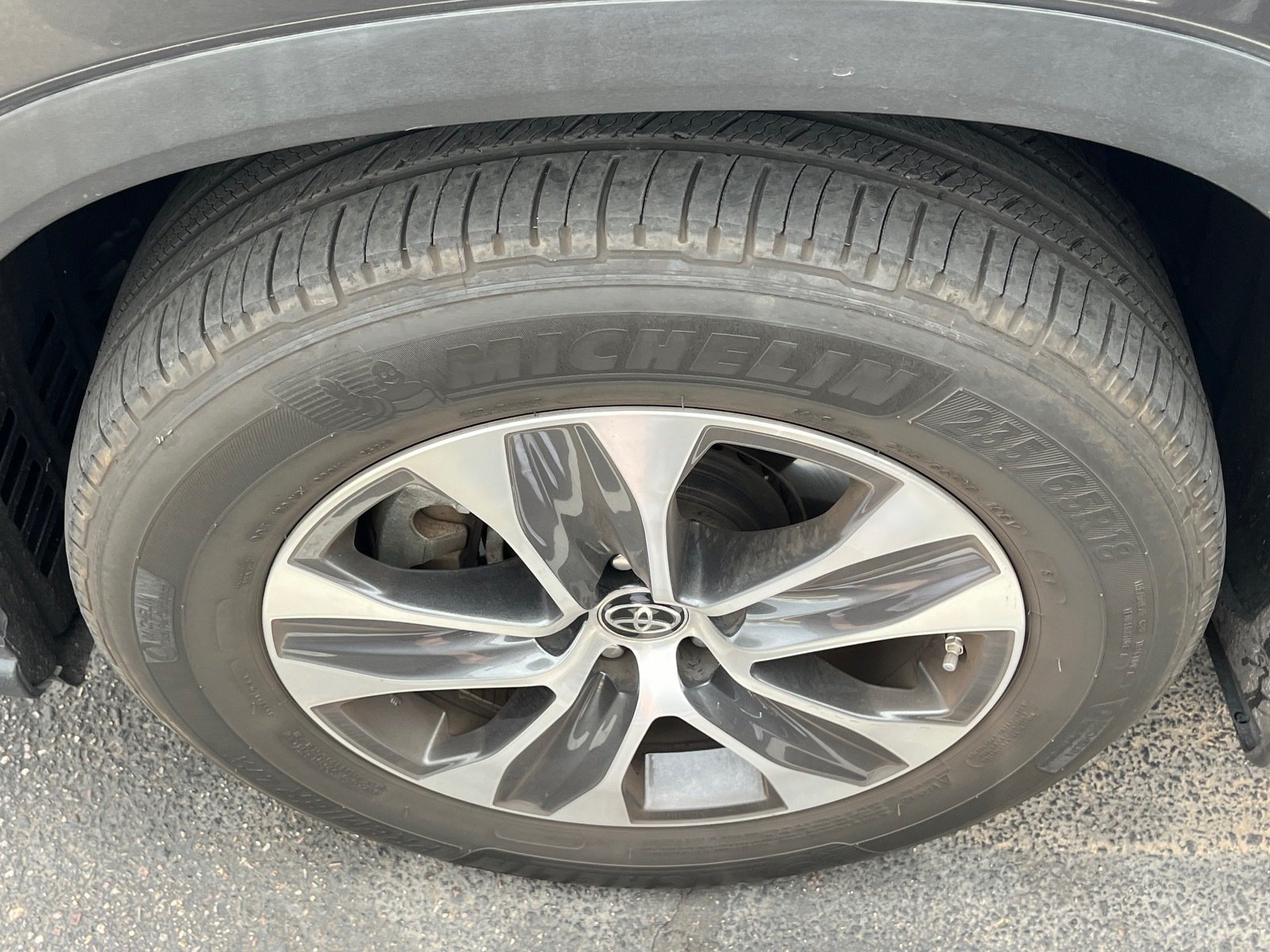 2023 Toyota Highlander XLE — photo 6 thumbnail