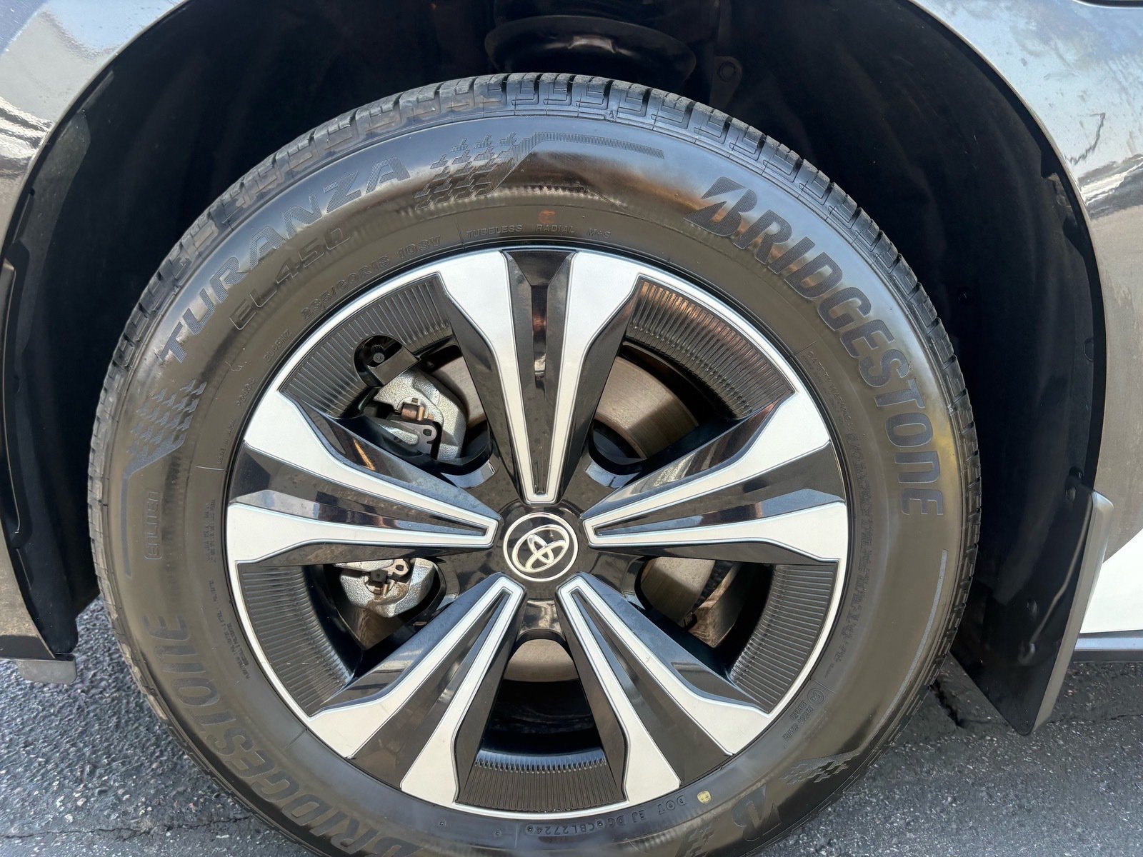 2024 Toyota bZ4X XLE — photo 10 thumbnail