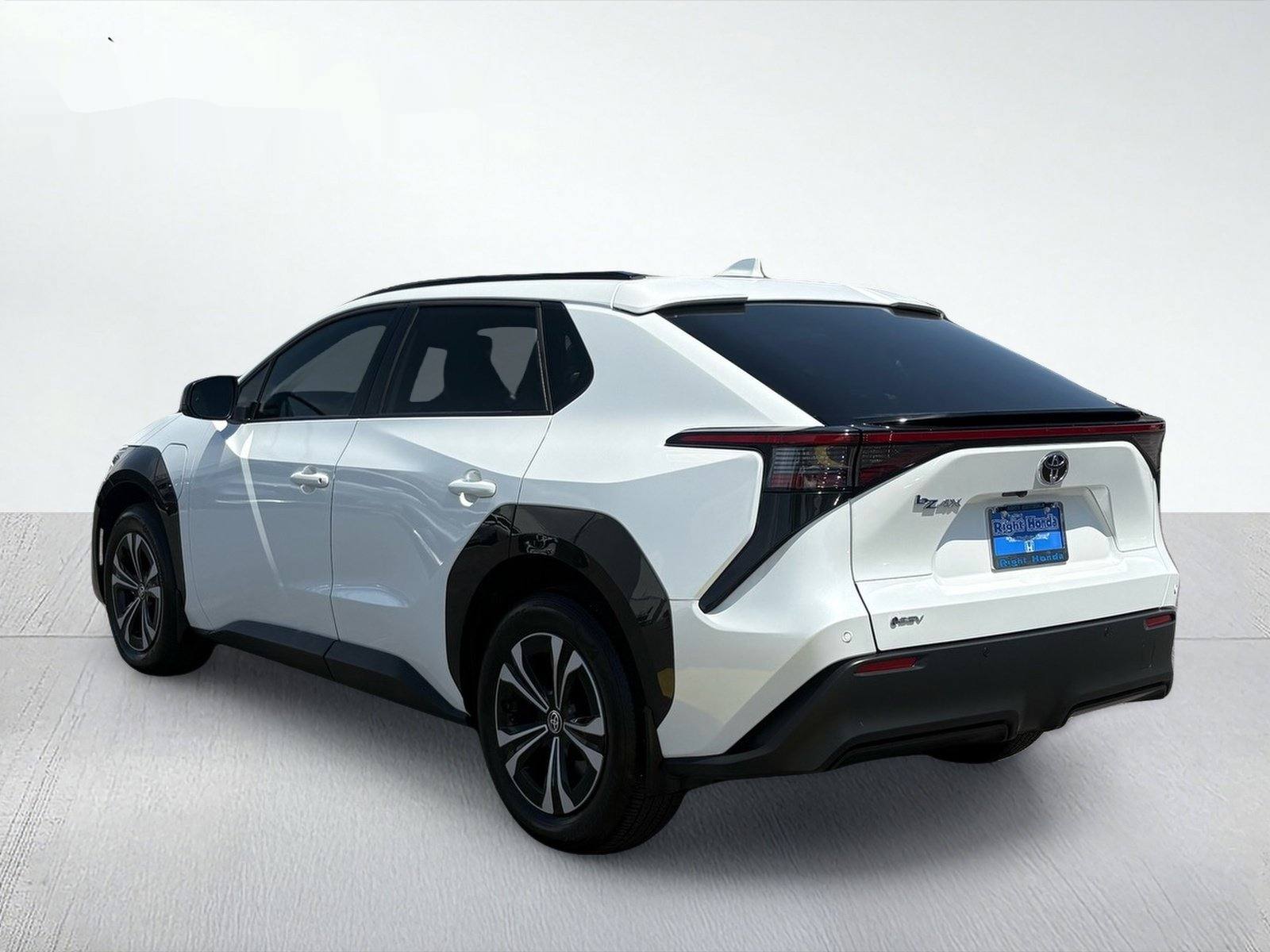 2024 Toyota bZ4X XLE — photo 4 thumbnail