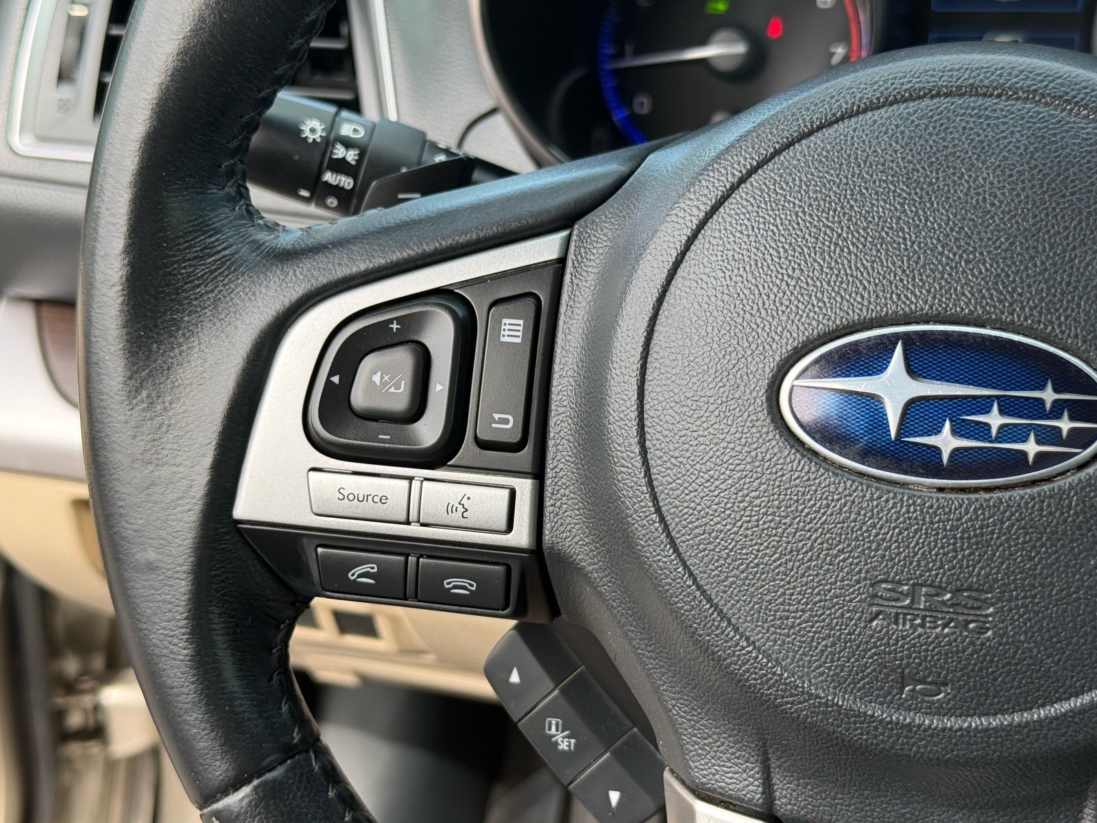 2015 Subaru Legacy 2.5i — photo 16 thumbnail