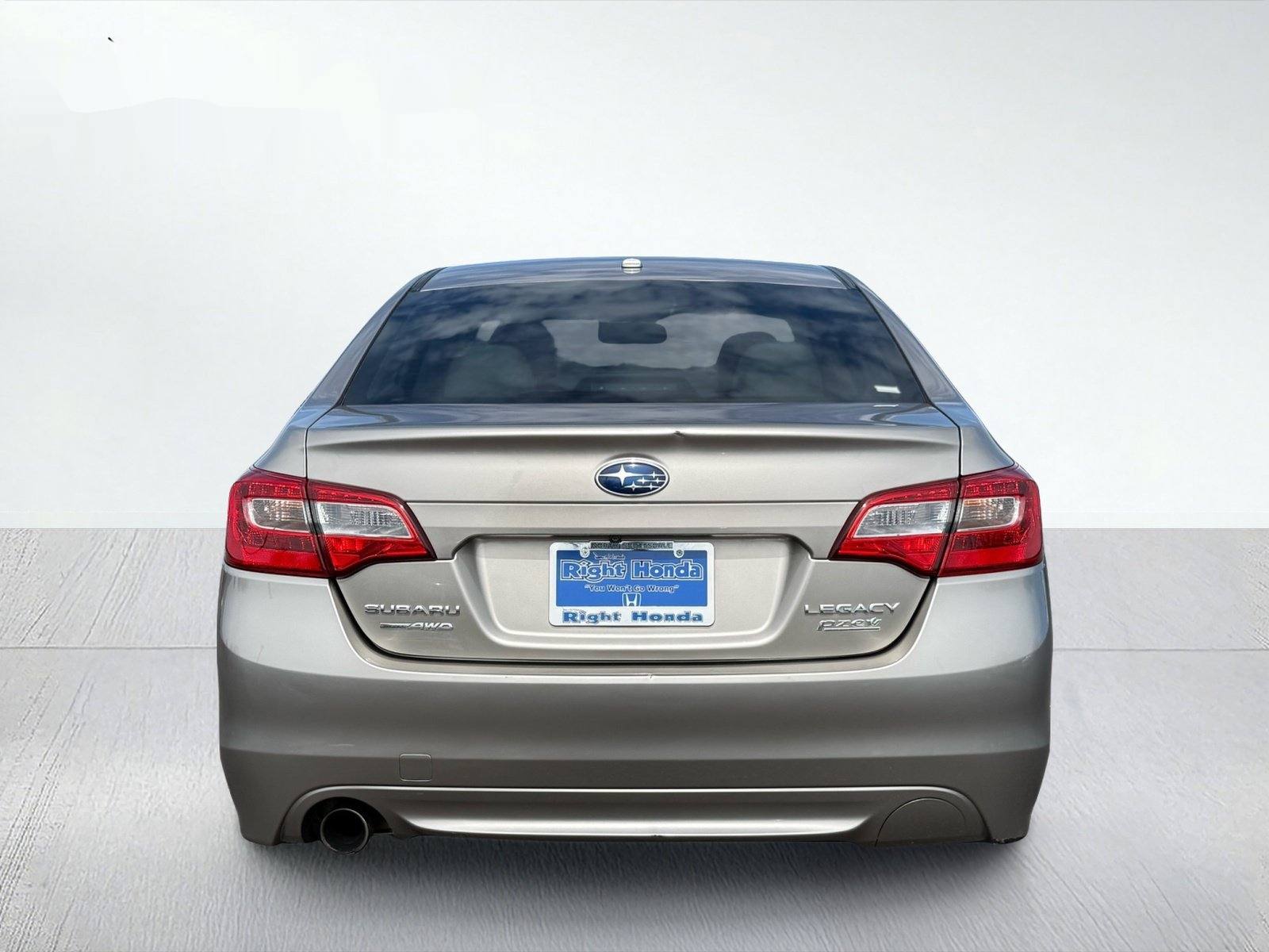 2015 Subaru Legacy 2.5i — photo 6 thumbnail
