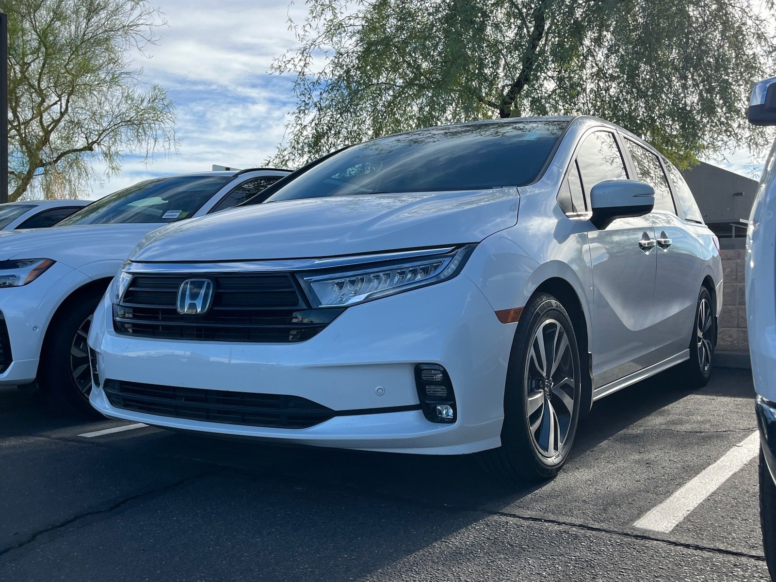 2024 Honda Odyssey Touring — photo 2 thumbnail