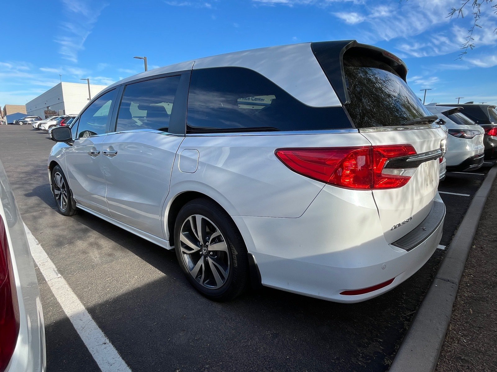 2024 Honda Odyssey Touring — photo 3 thumbnail