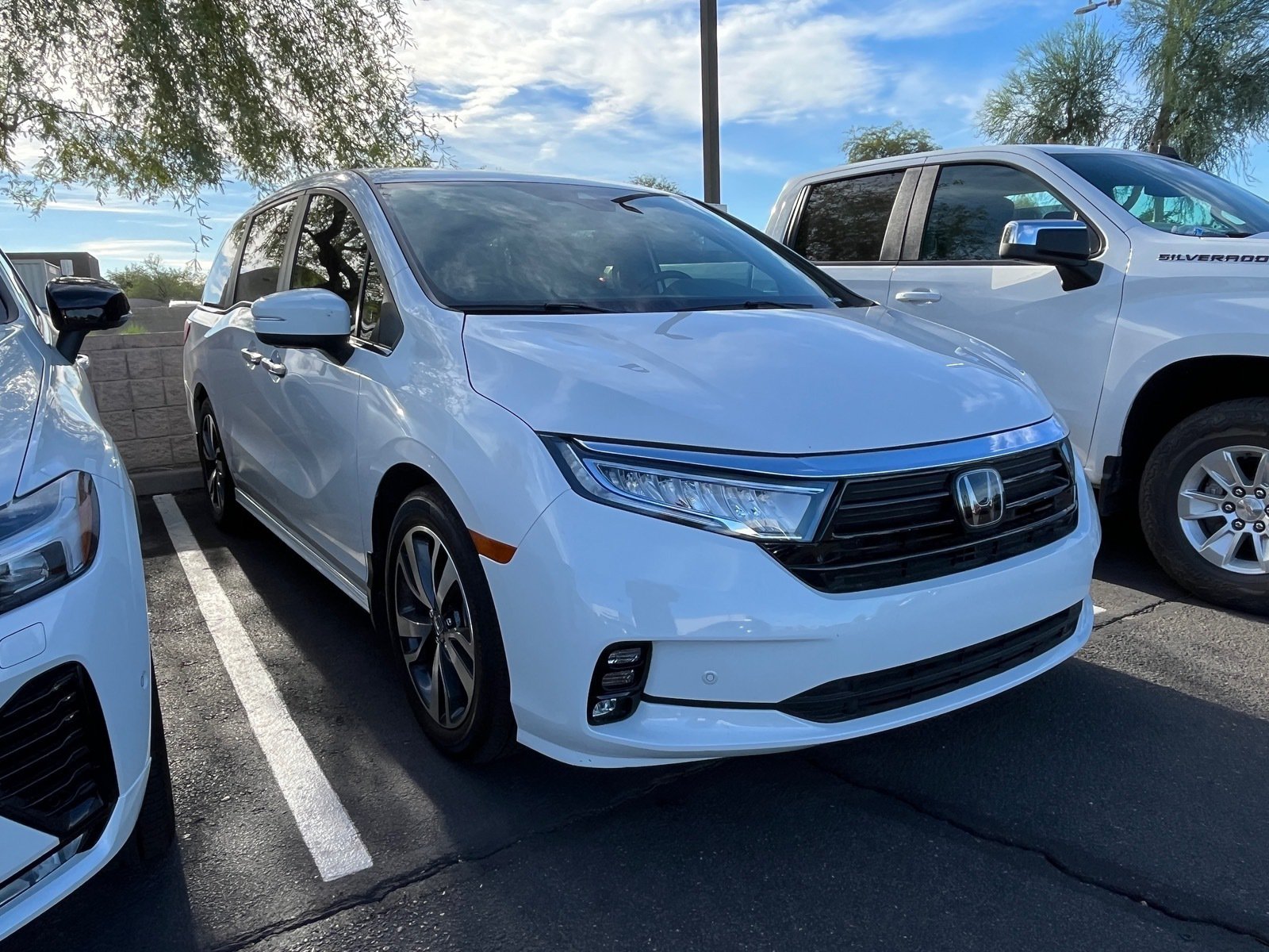 2024 Honda Odyssey Touring — photo 5 thumbnail