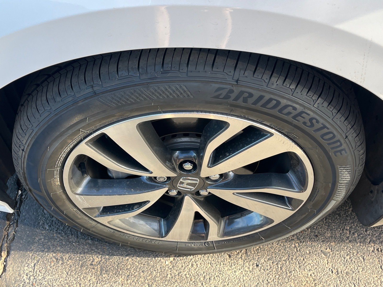 2024 Honda Odyssey Touring — photo 7 thumbnail