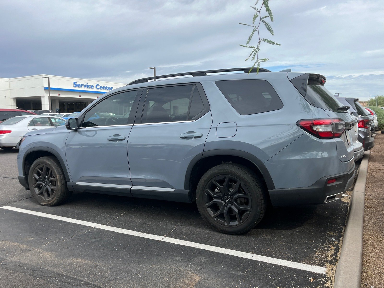 2025 Honda Pilot Touring — photo 2 thumbnail