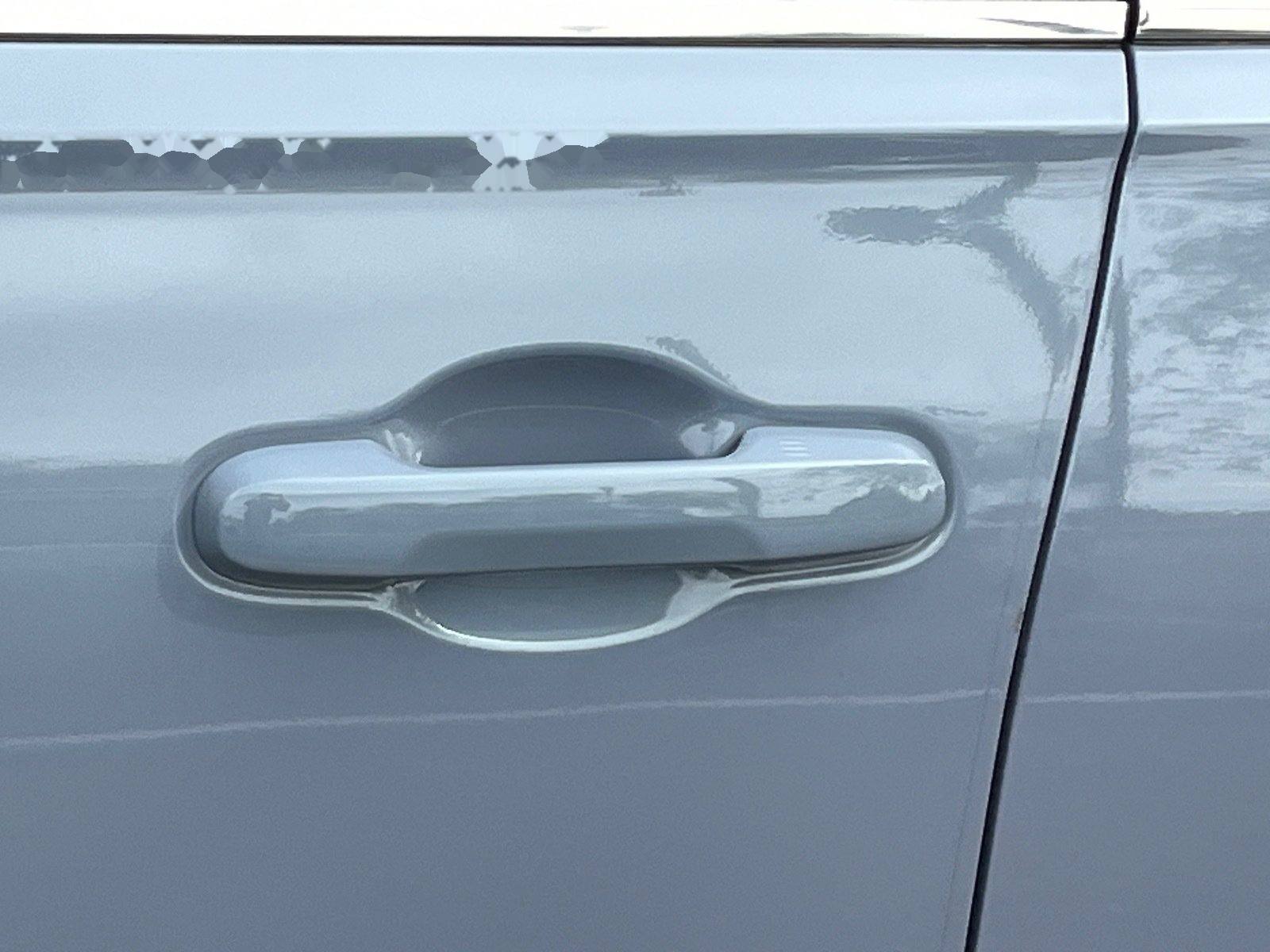 2025 Honda Pilot Touring — photo 8 thumbnail