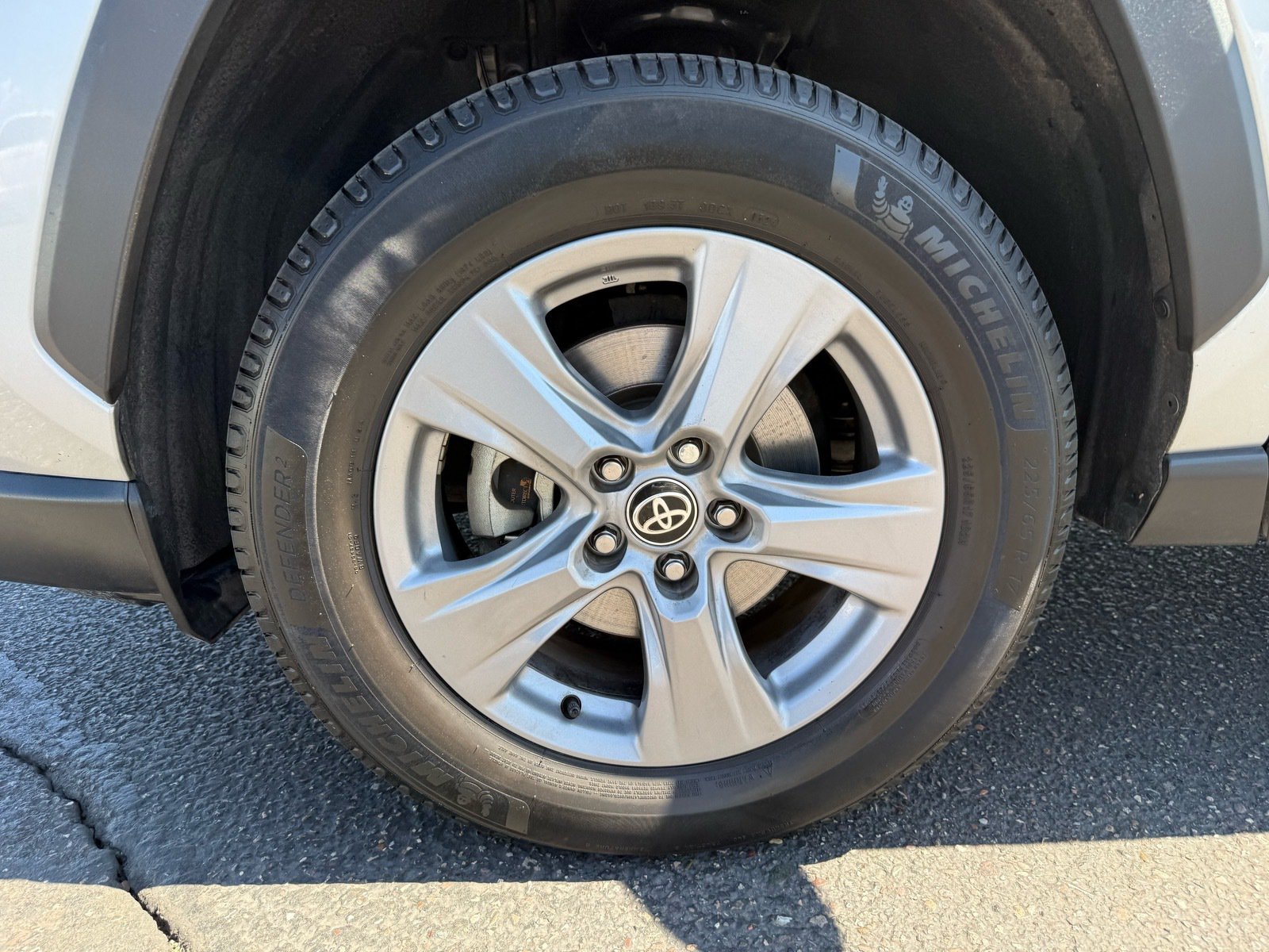 2022 Toyota RAV4 XLE — photo 10 thumbnail