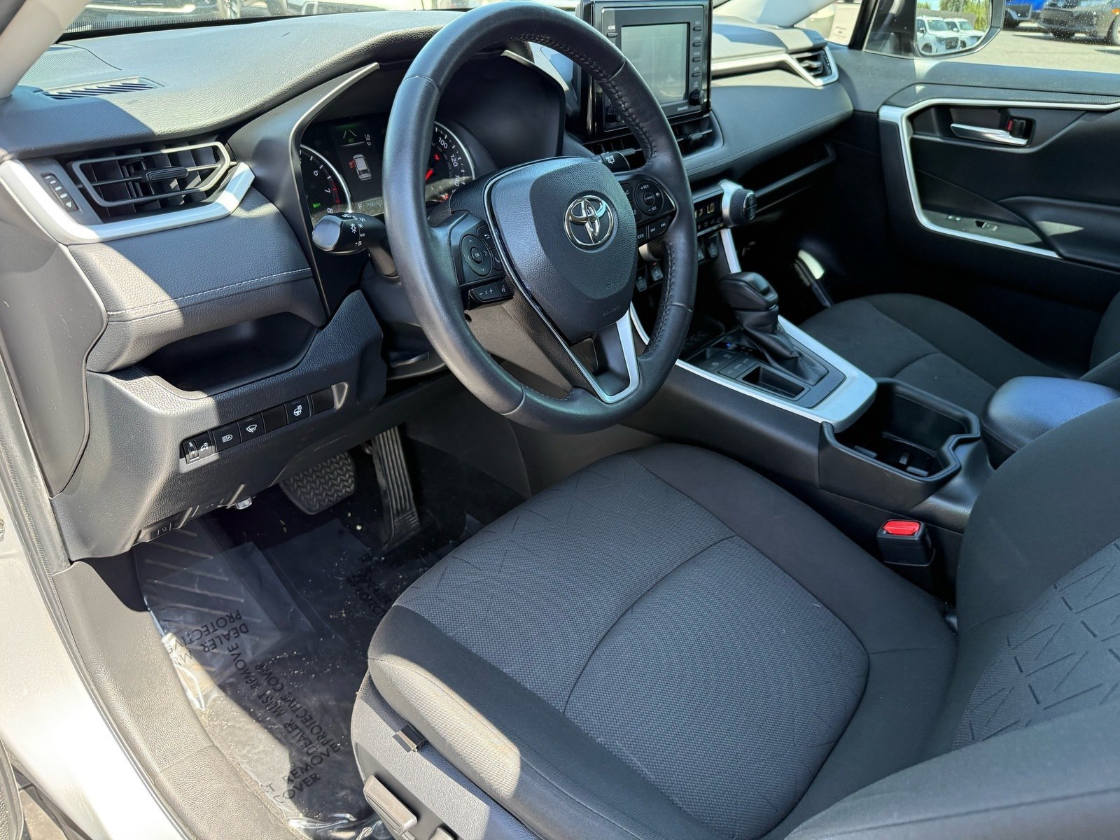 2022 Toyota RAV4 XLE — photo 11 thumbnail
