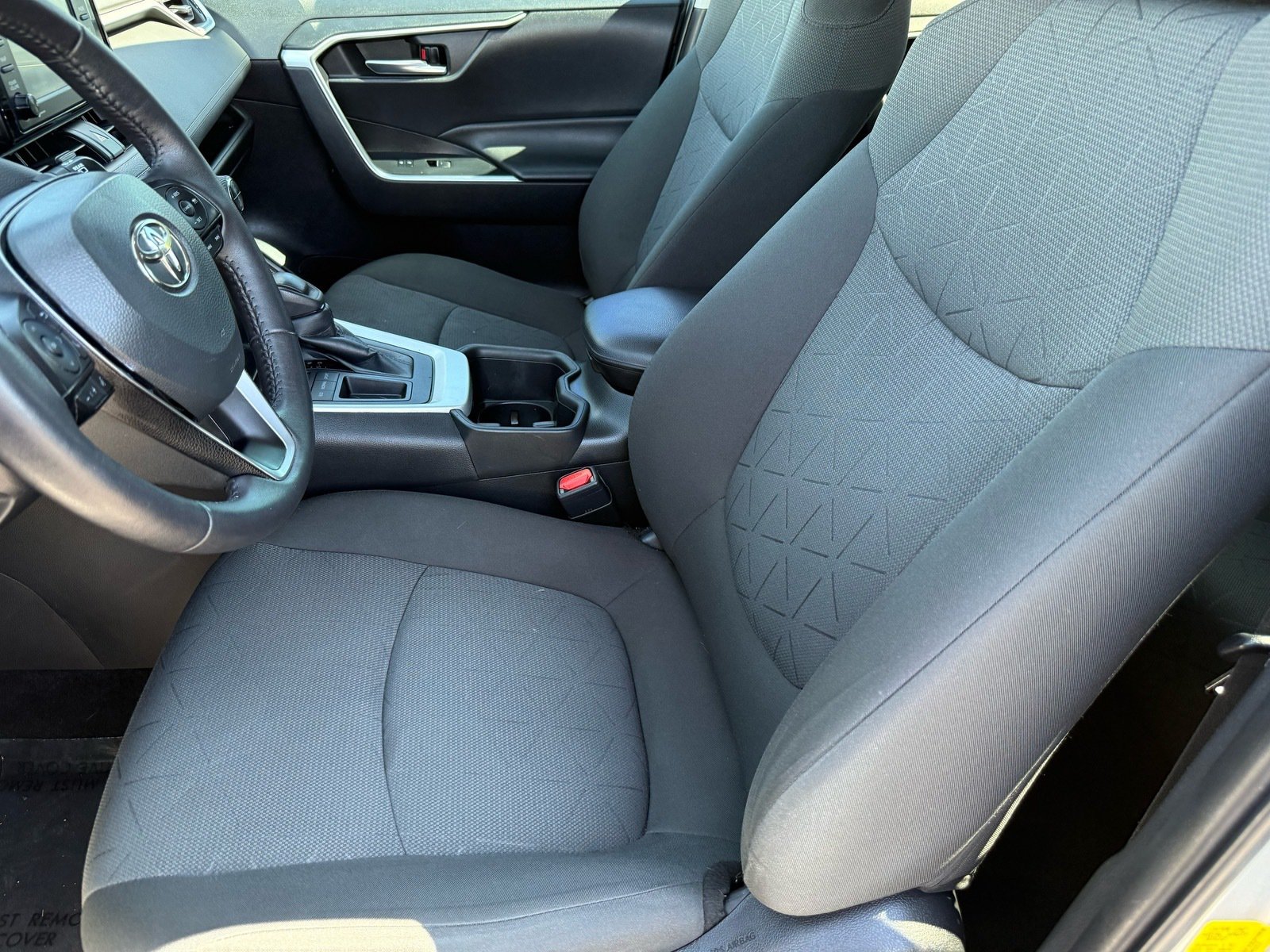 2022 Toyota RAV4 XLE — photo 12 thumbnail