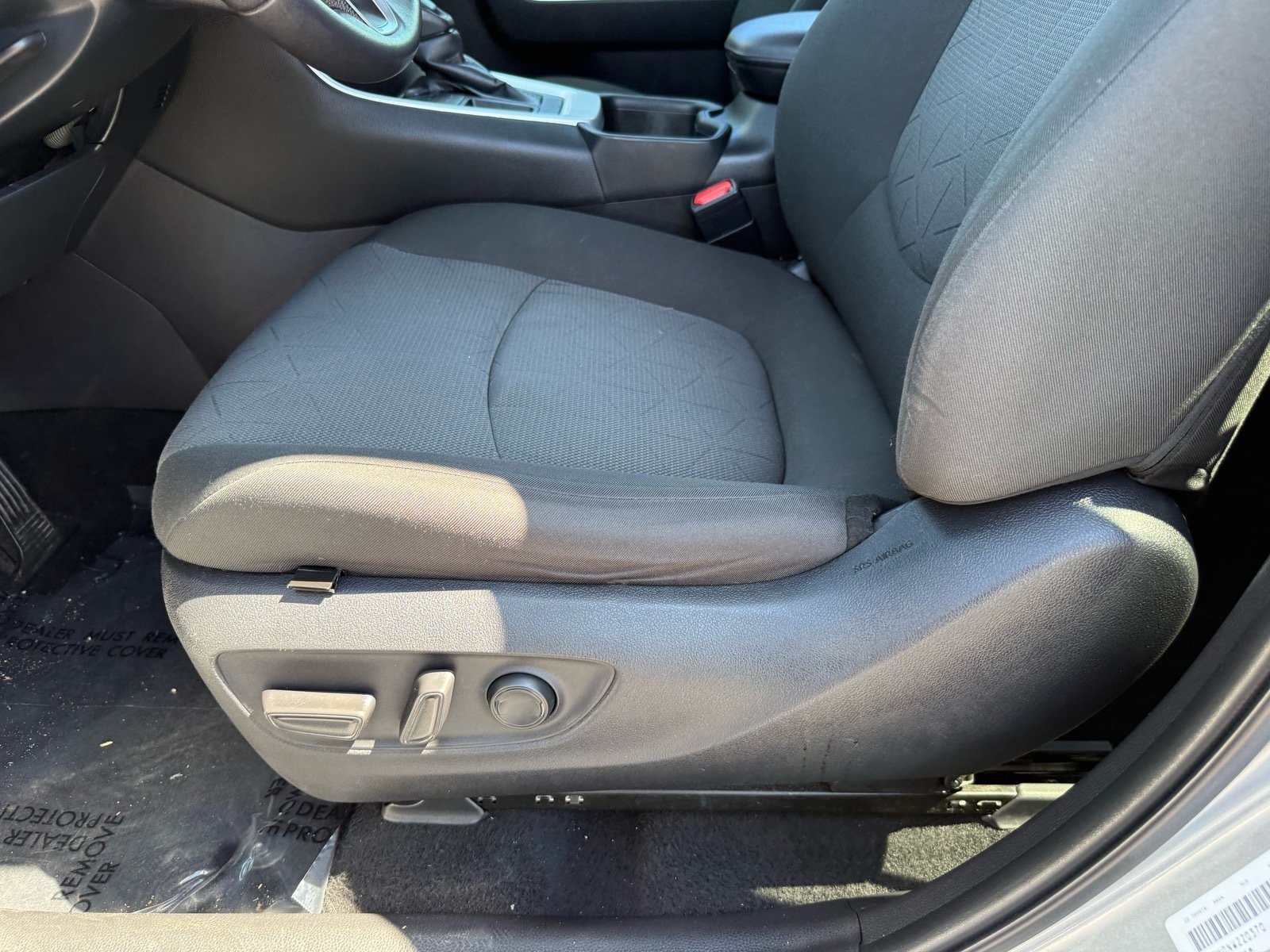 2022 Toyota RAV4 XLE — photo 13 thumbnail