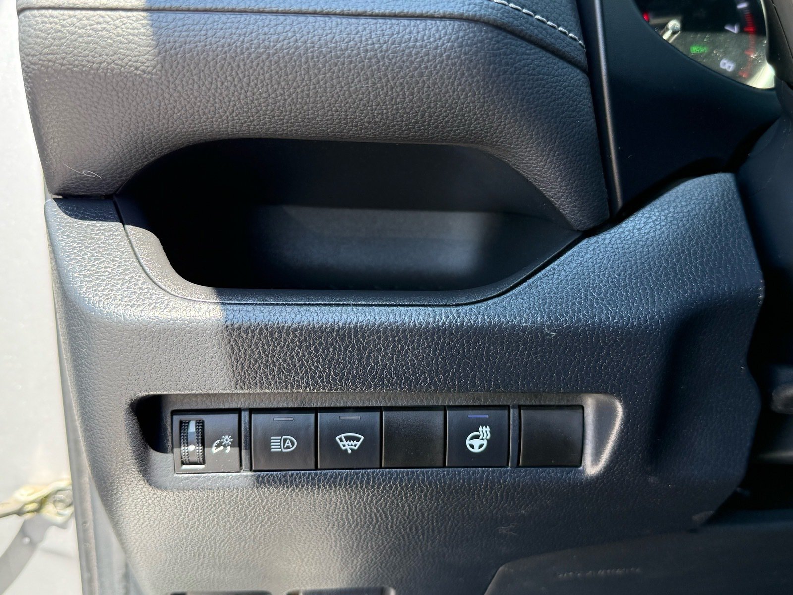 2022 Toyota RAV4 XLE — photo 14 thumbnail