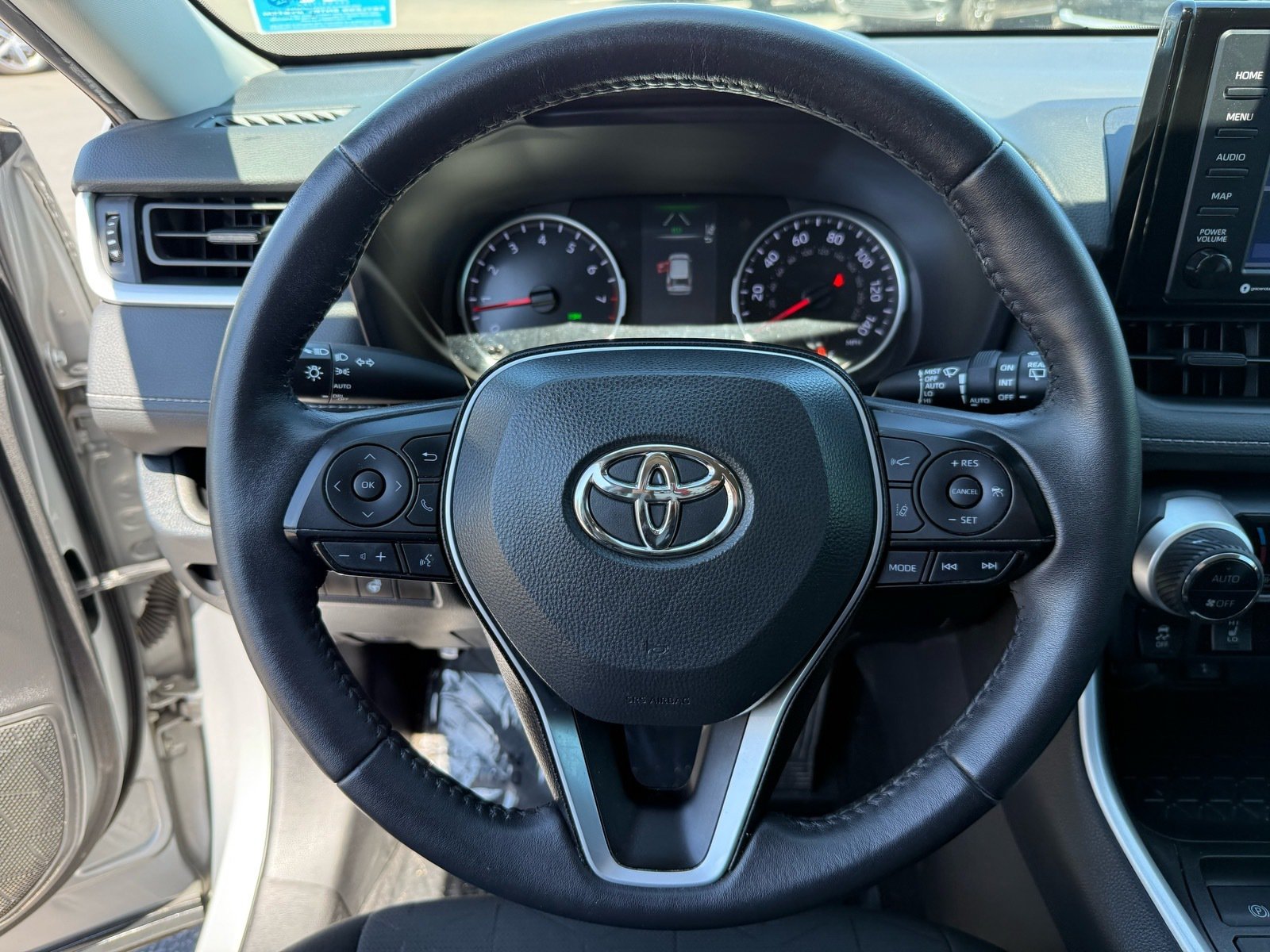 2022 Toyota RAV4 XLE — photo 15 thumbnail