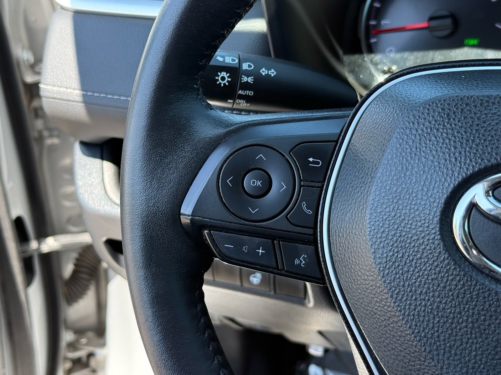 2022 Toyota RAV4 XLE — photo 16 thumbnail