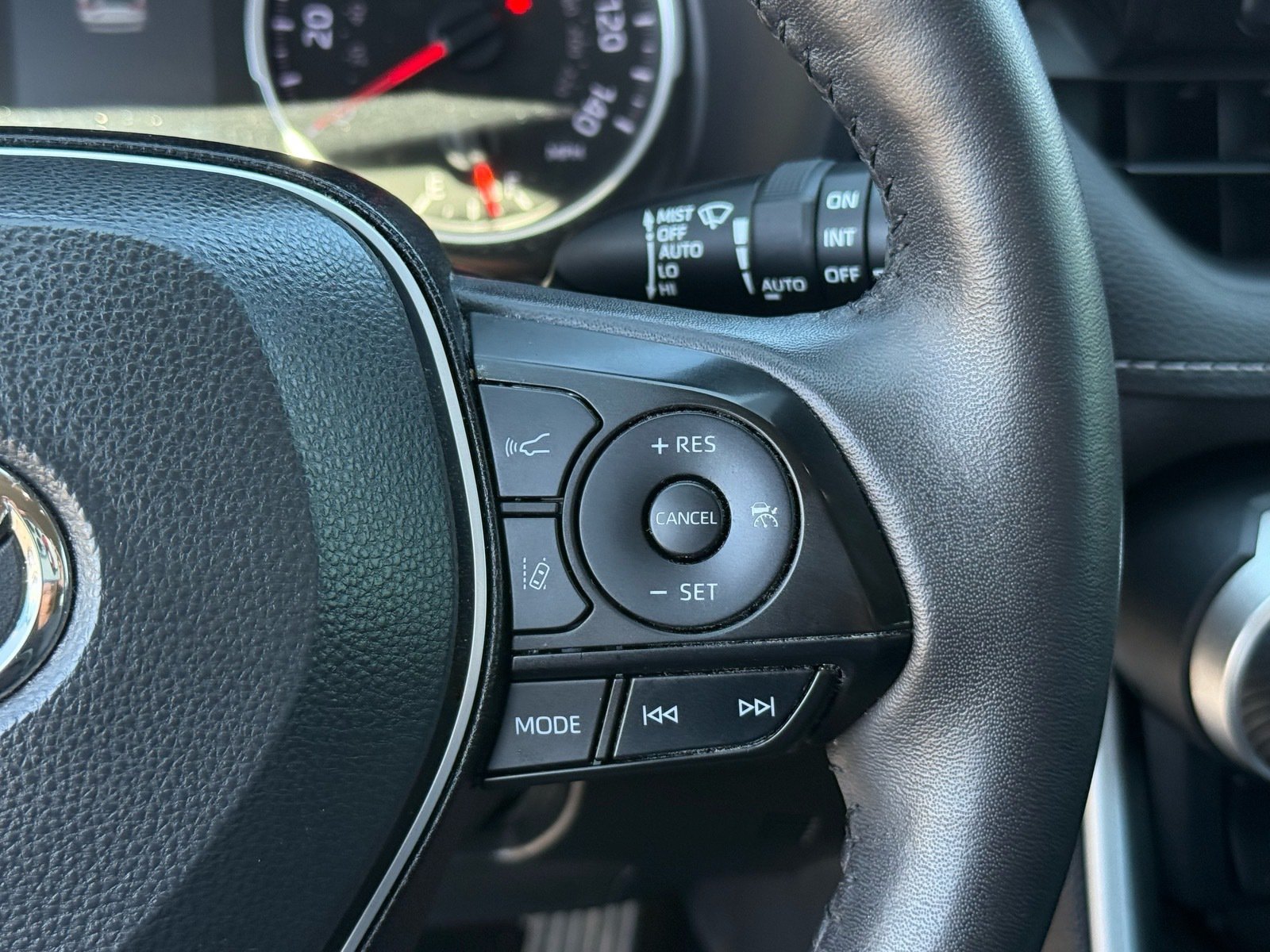 2022 Toyota RAV4 XLE — photo 17 thumbnail