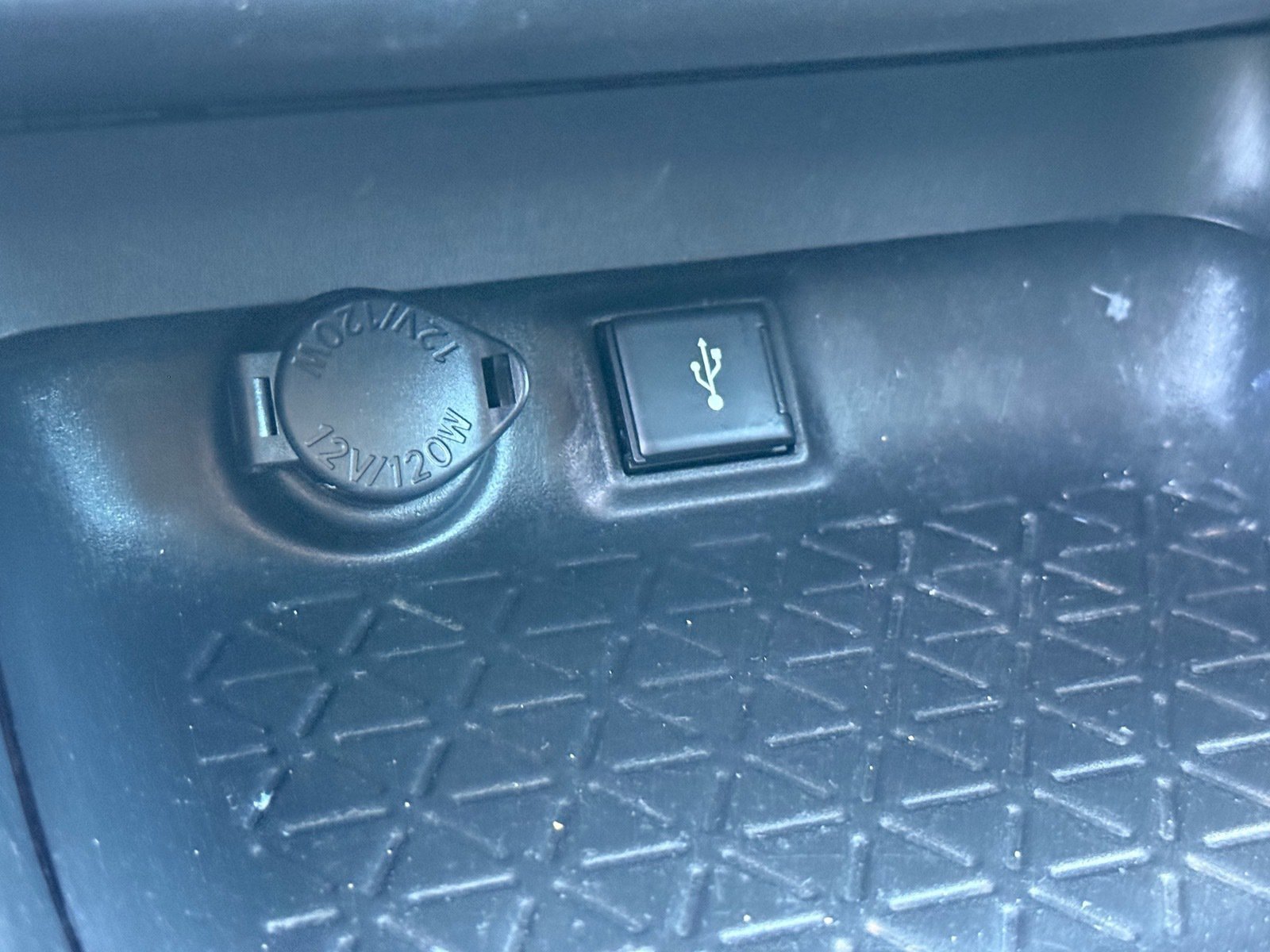 2022 Toyota RAV4 XLE — photo 23 thumbnail