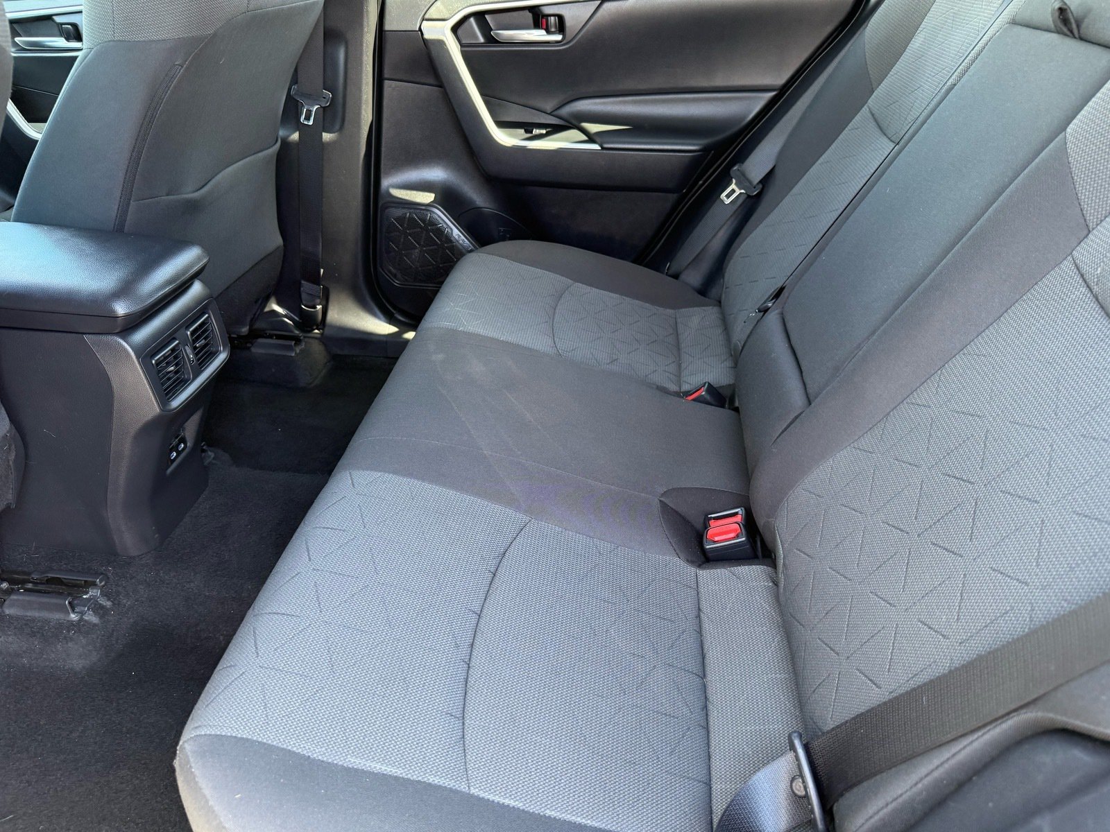 2022 Toyota RAV4 XLE — photo 26 thumbnail