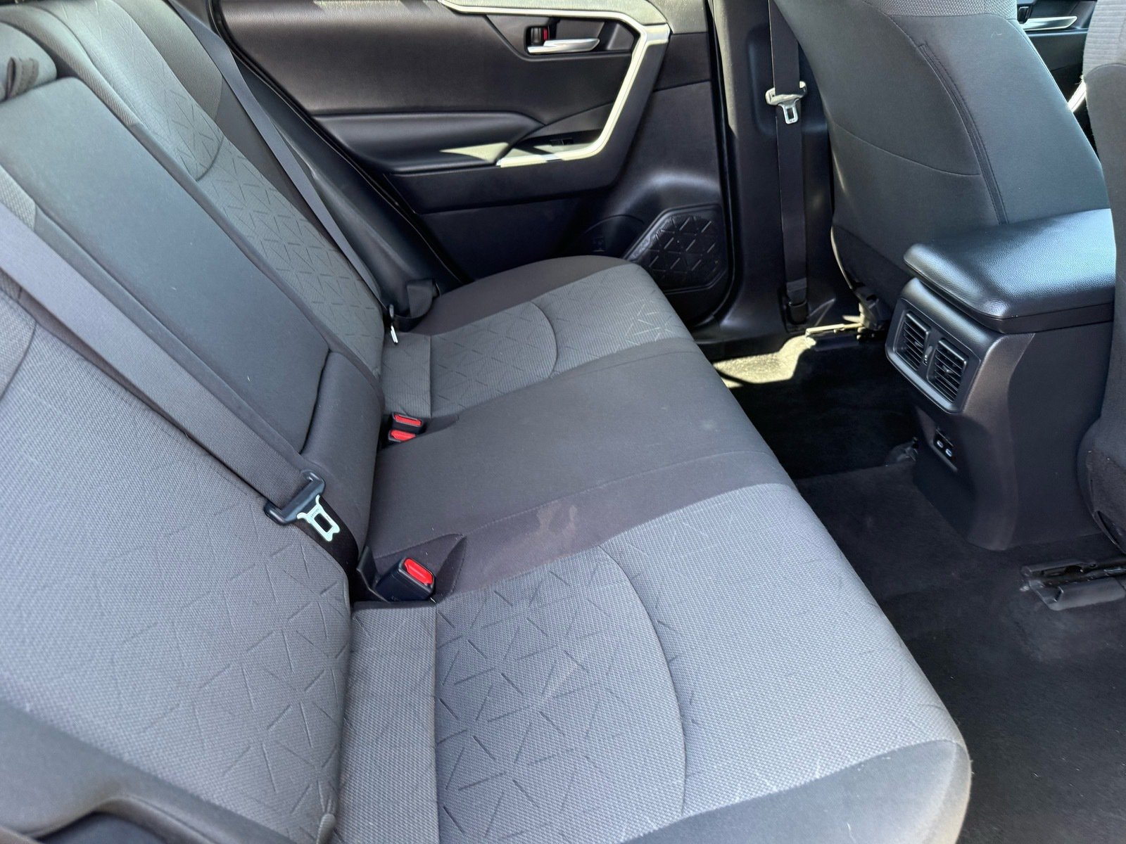 2022 Toyota RAV4 XLE — photo 28 thumbnail