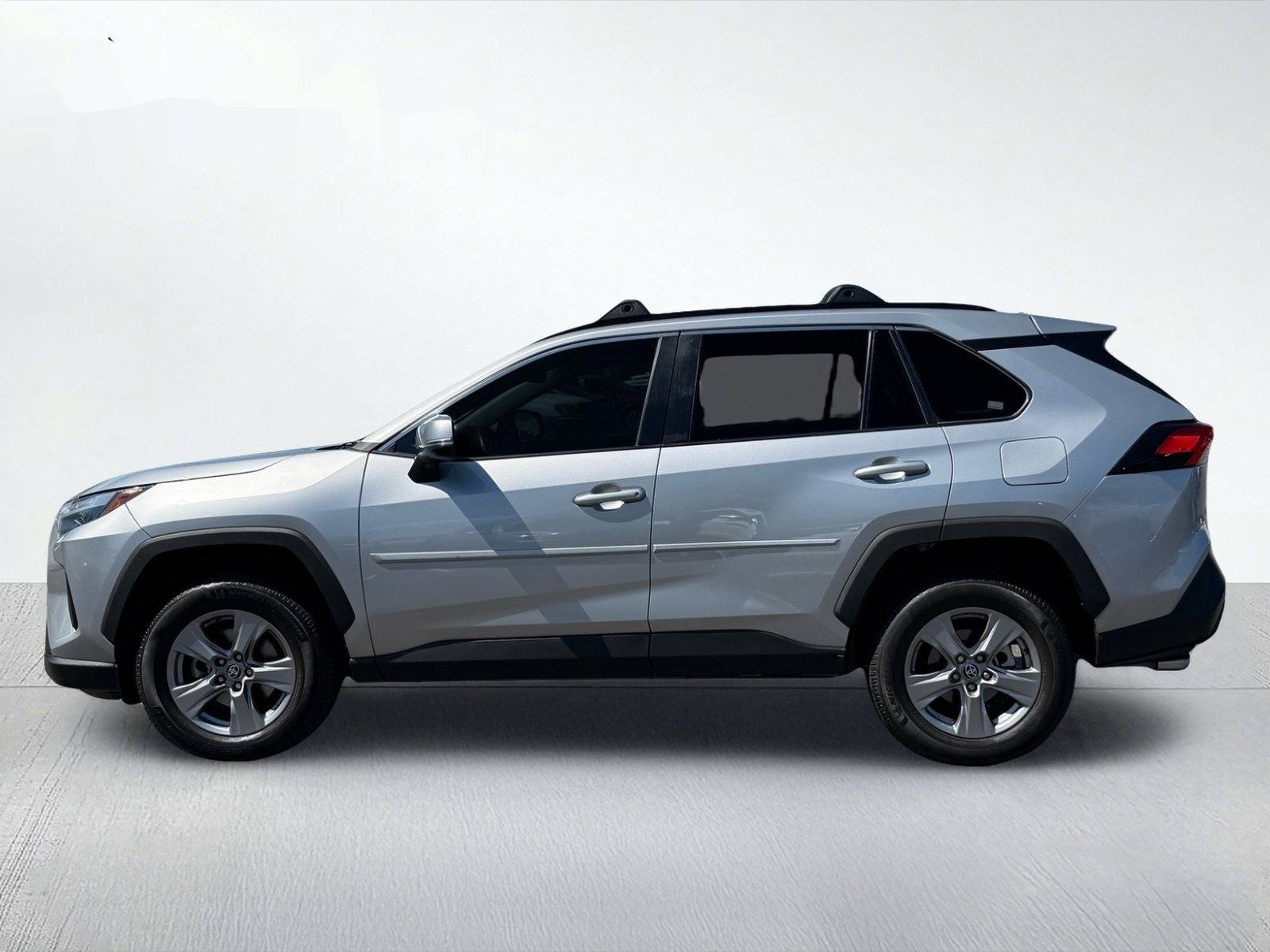 2022 Toyota RAV4 XLE — photo 3 thumbnail