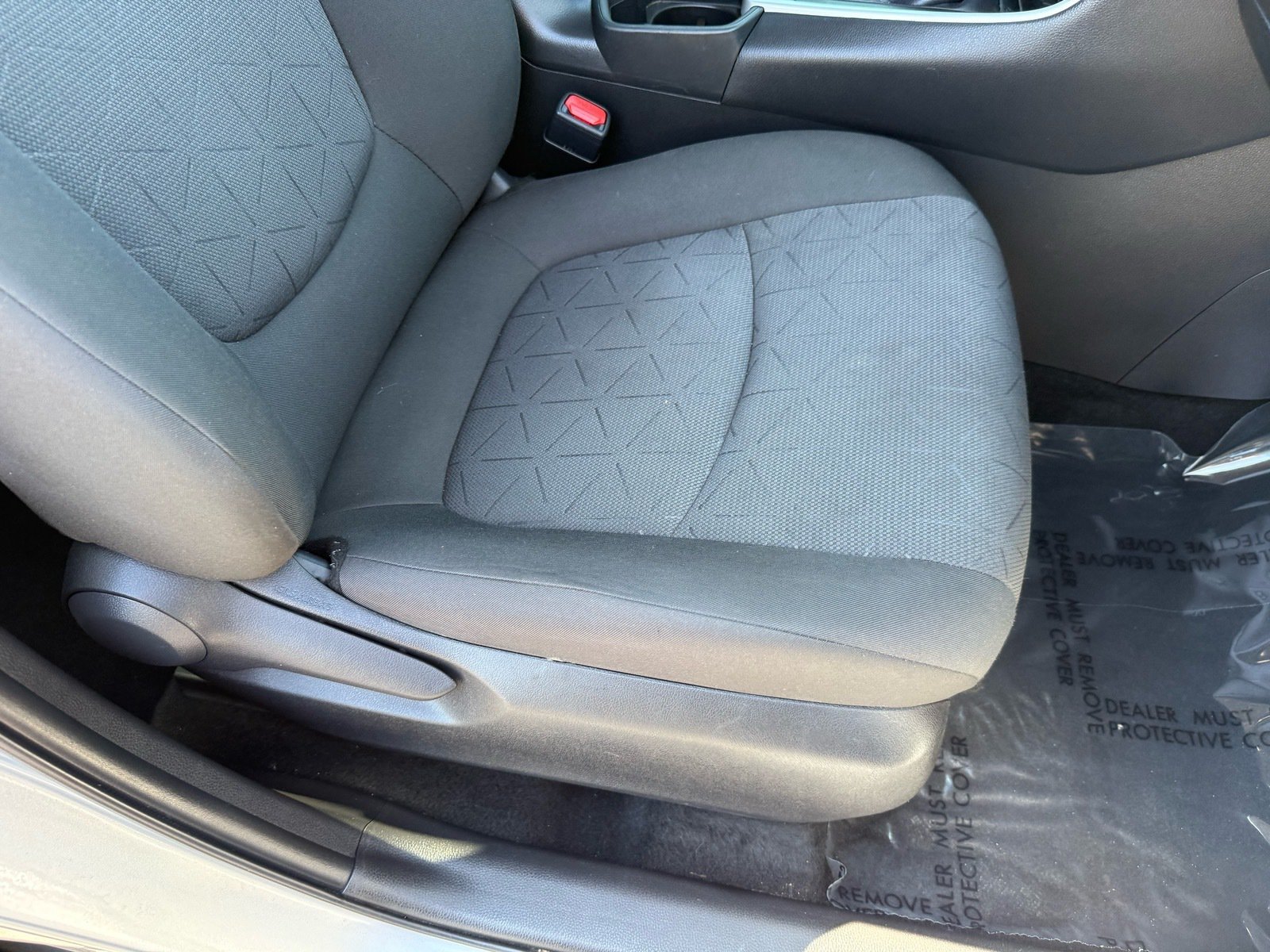 2022 Toyota RAV4 XLE — photo 31 thumbnail