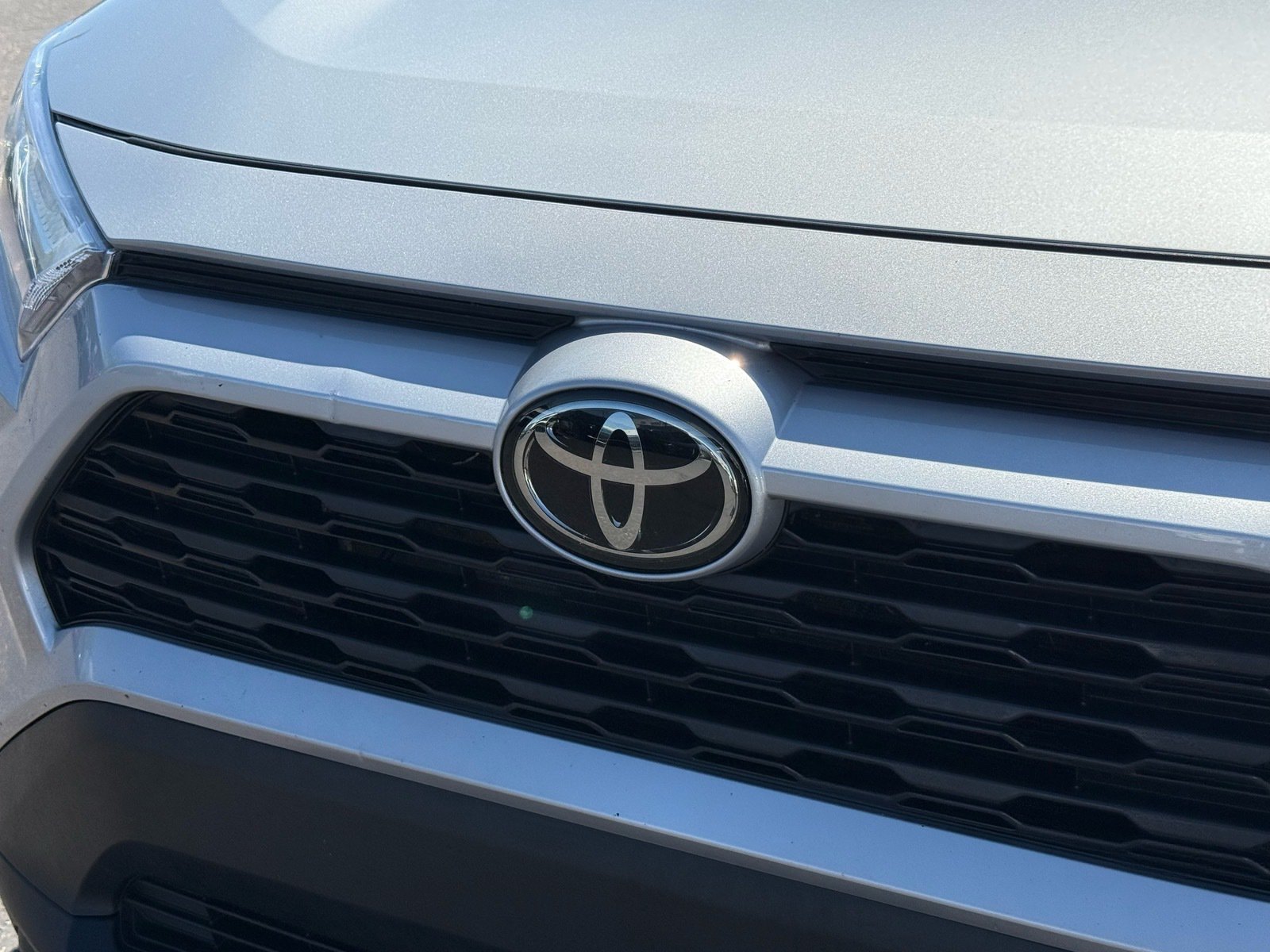 2022 Toyota RAV4 XLE — photo 32 thumbnail